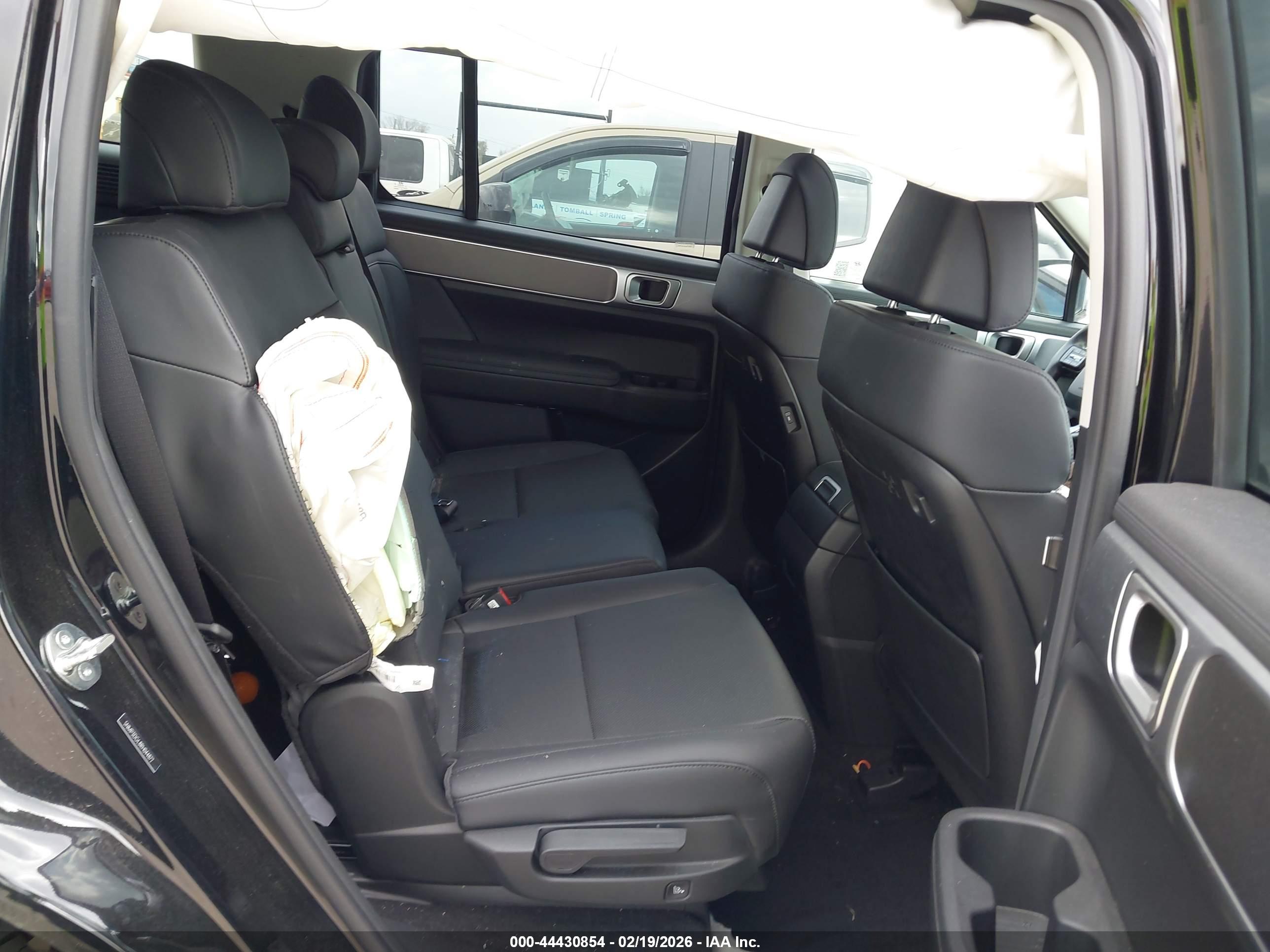 HYUNDAI SANTA image 8