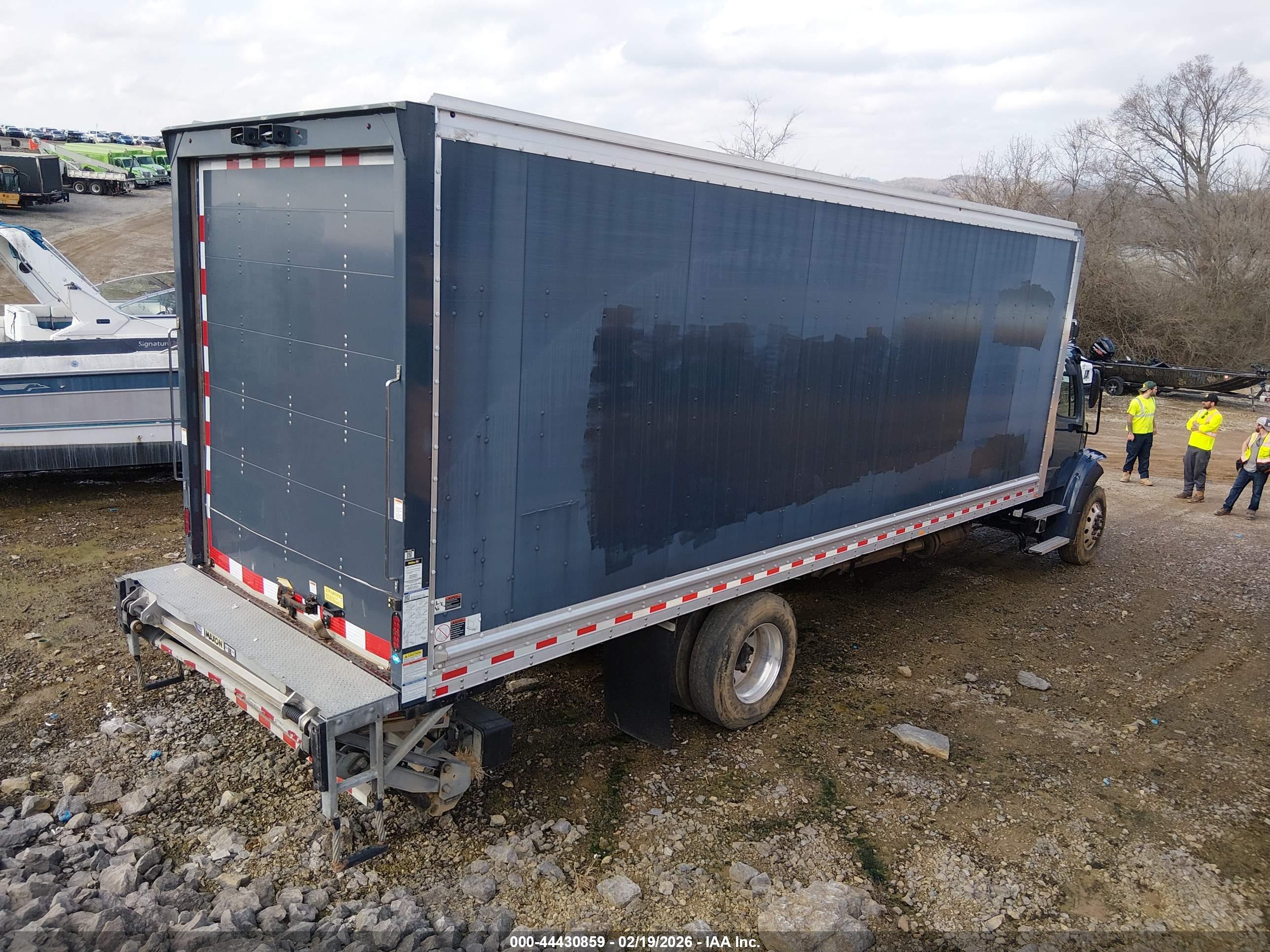 FREIGHTLINER M2 image 4