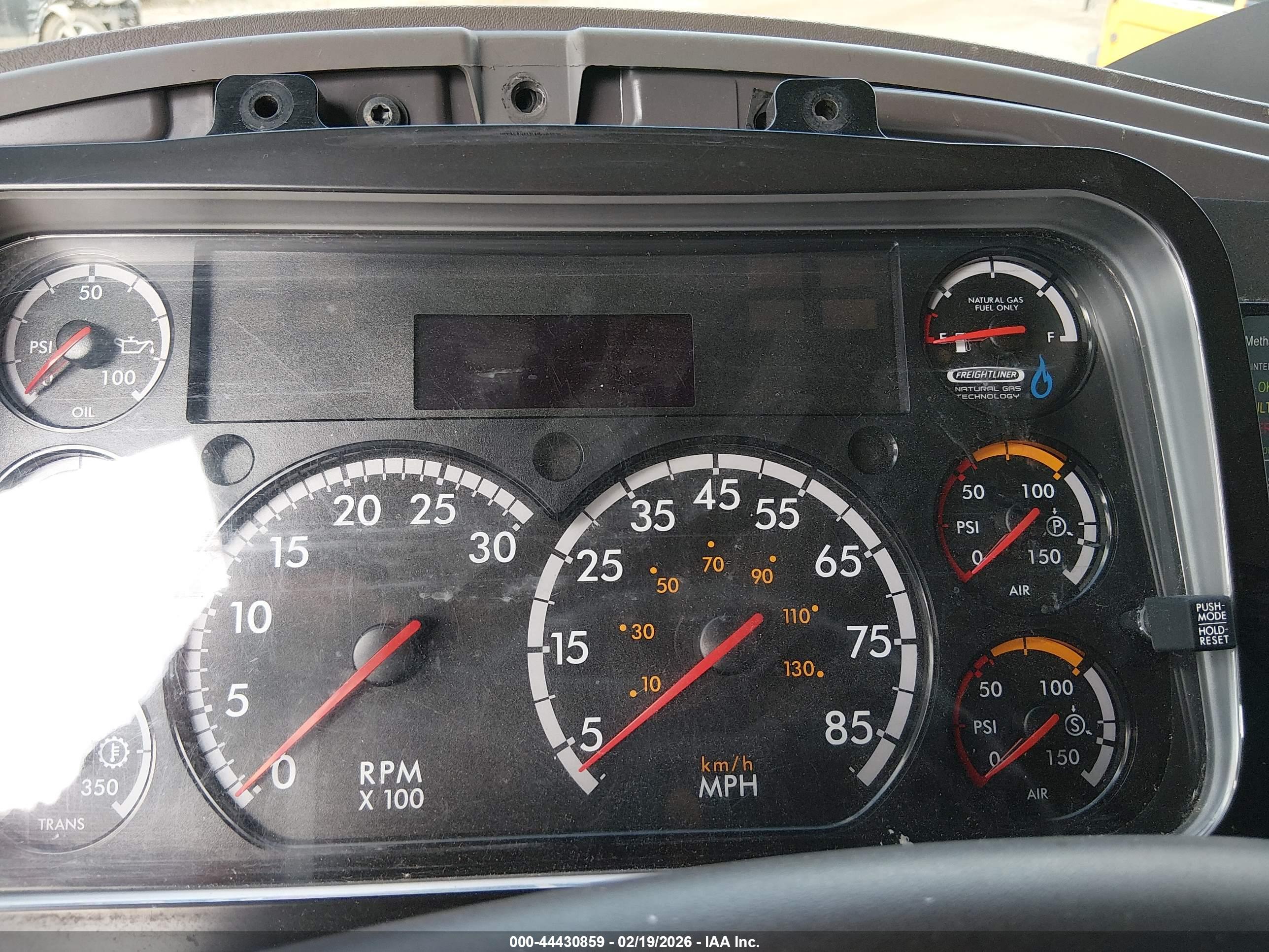 FREIGHTLINER M2 image 6