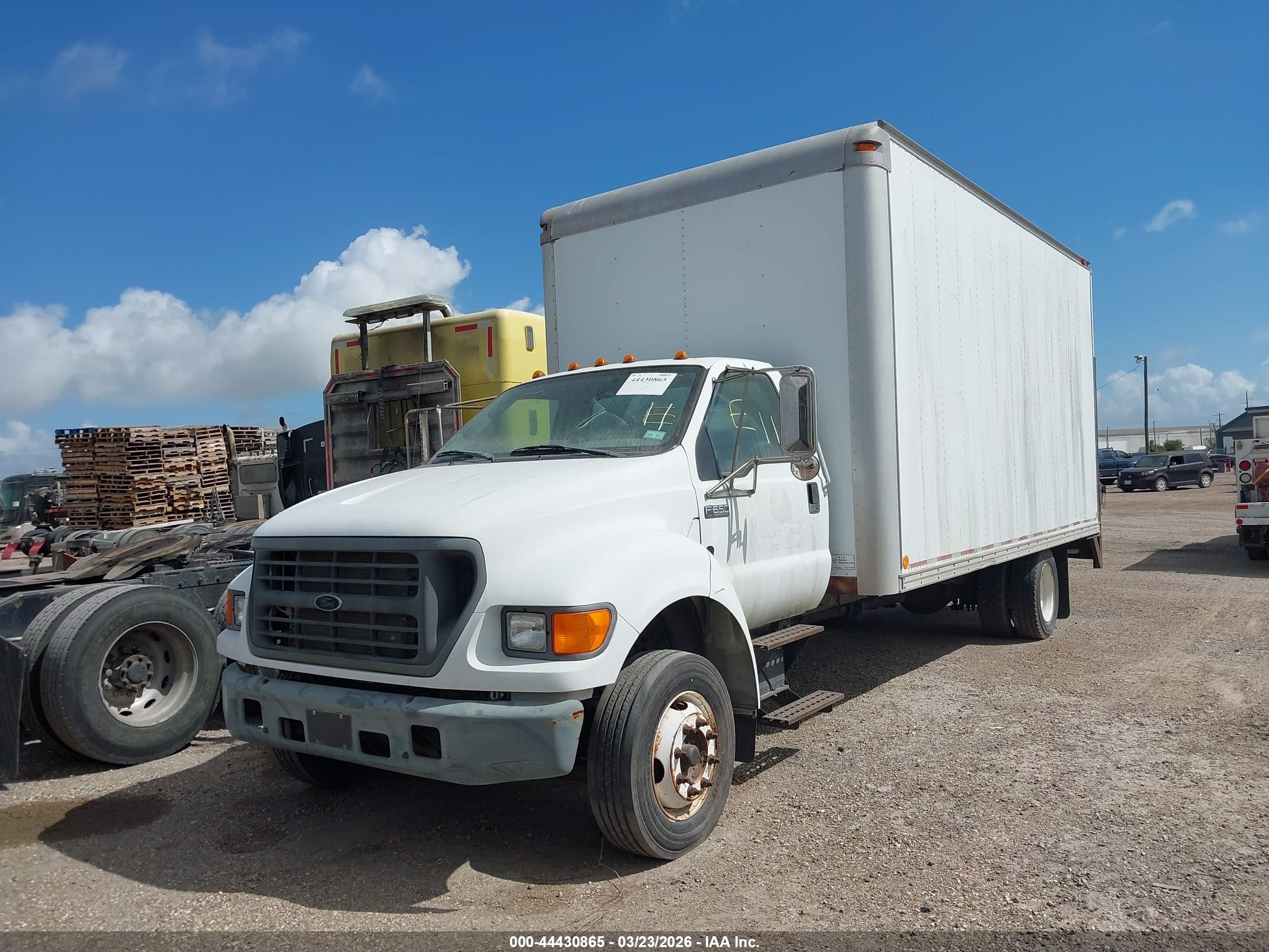FORD F-650 image 2