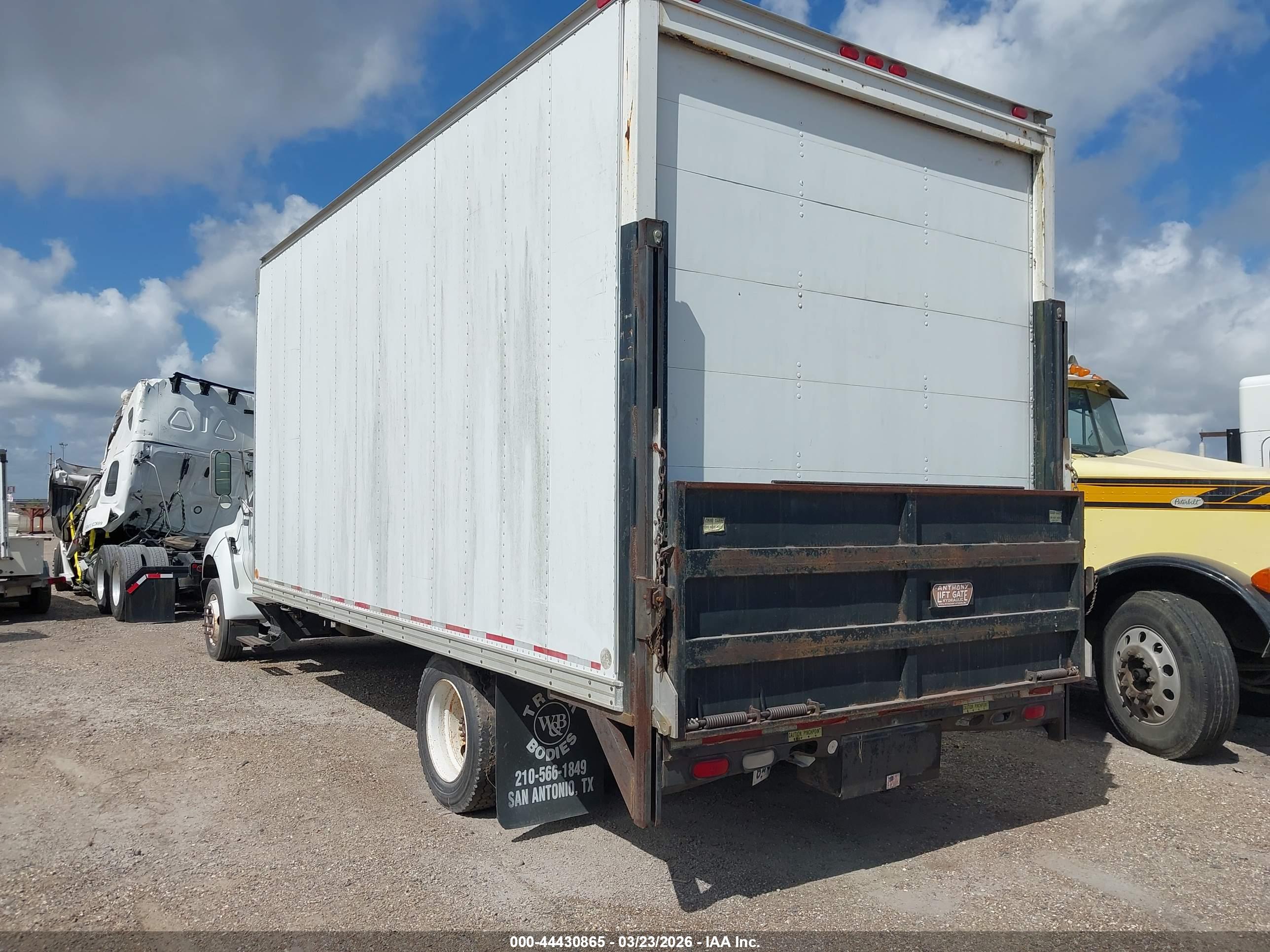 FORD F-650 image 3