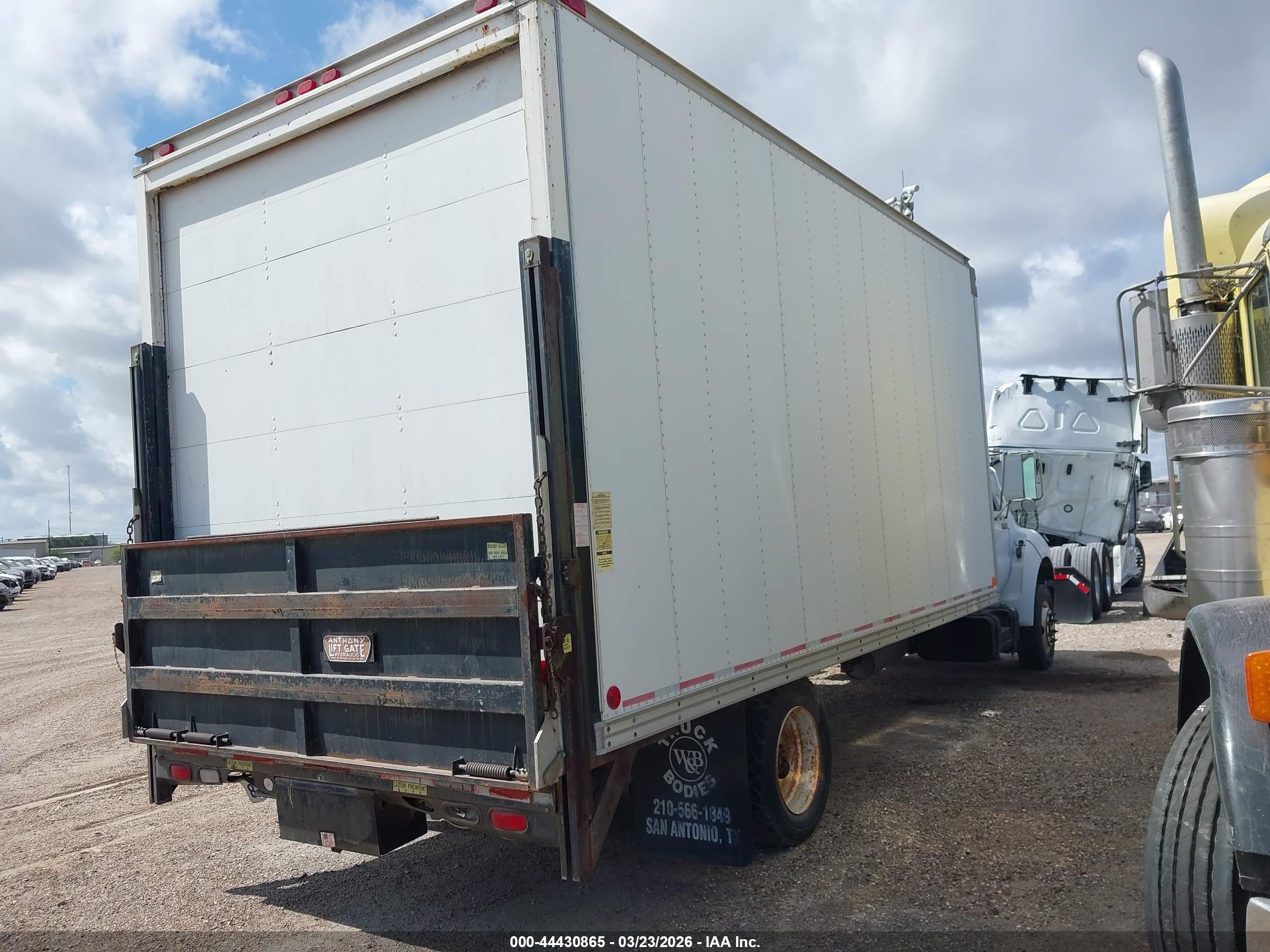 FORD F-650 image 4
