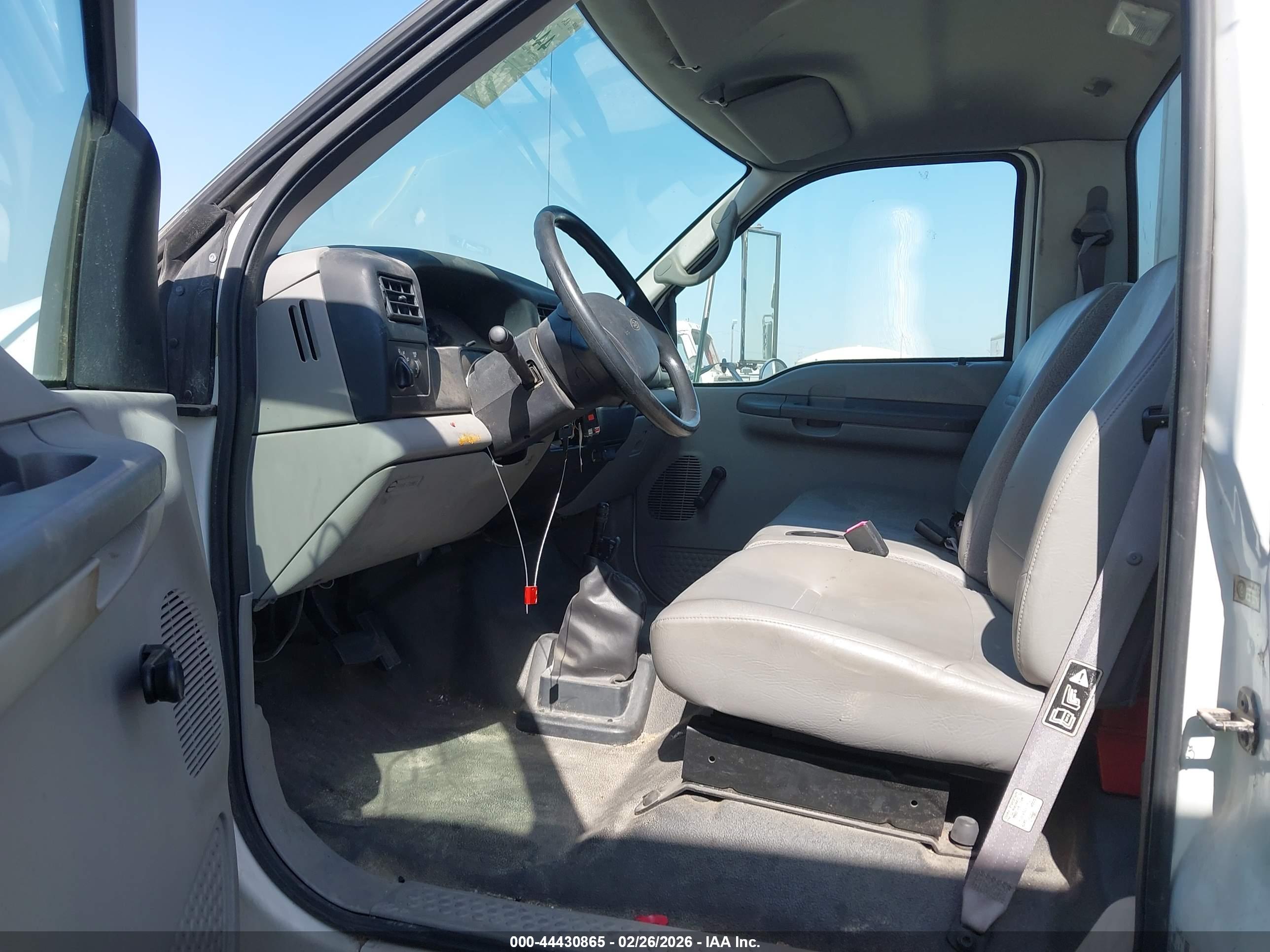 FORD F-650 image 8
