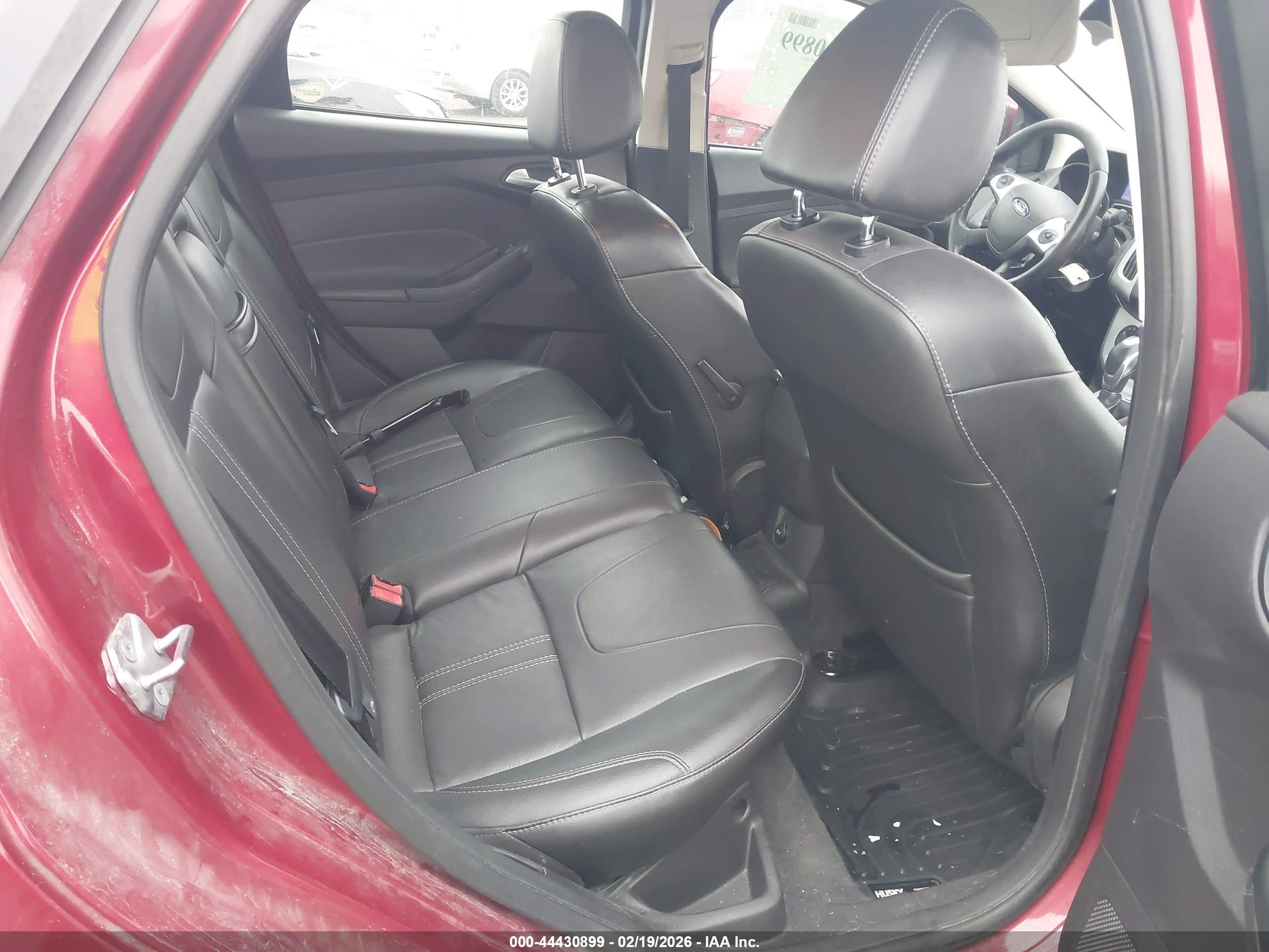 FORD FOCUS image 8