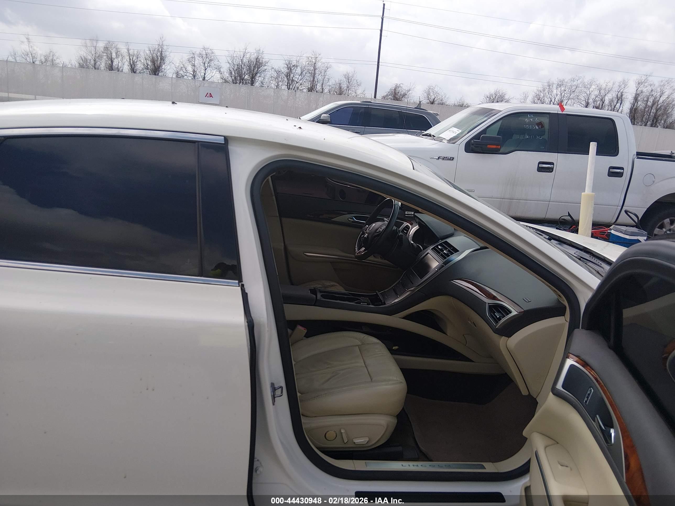 LINCOLN MKZ image 5