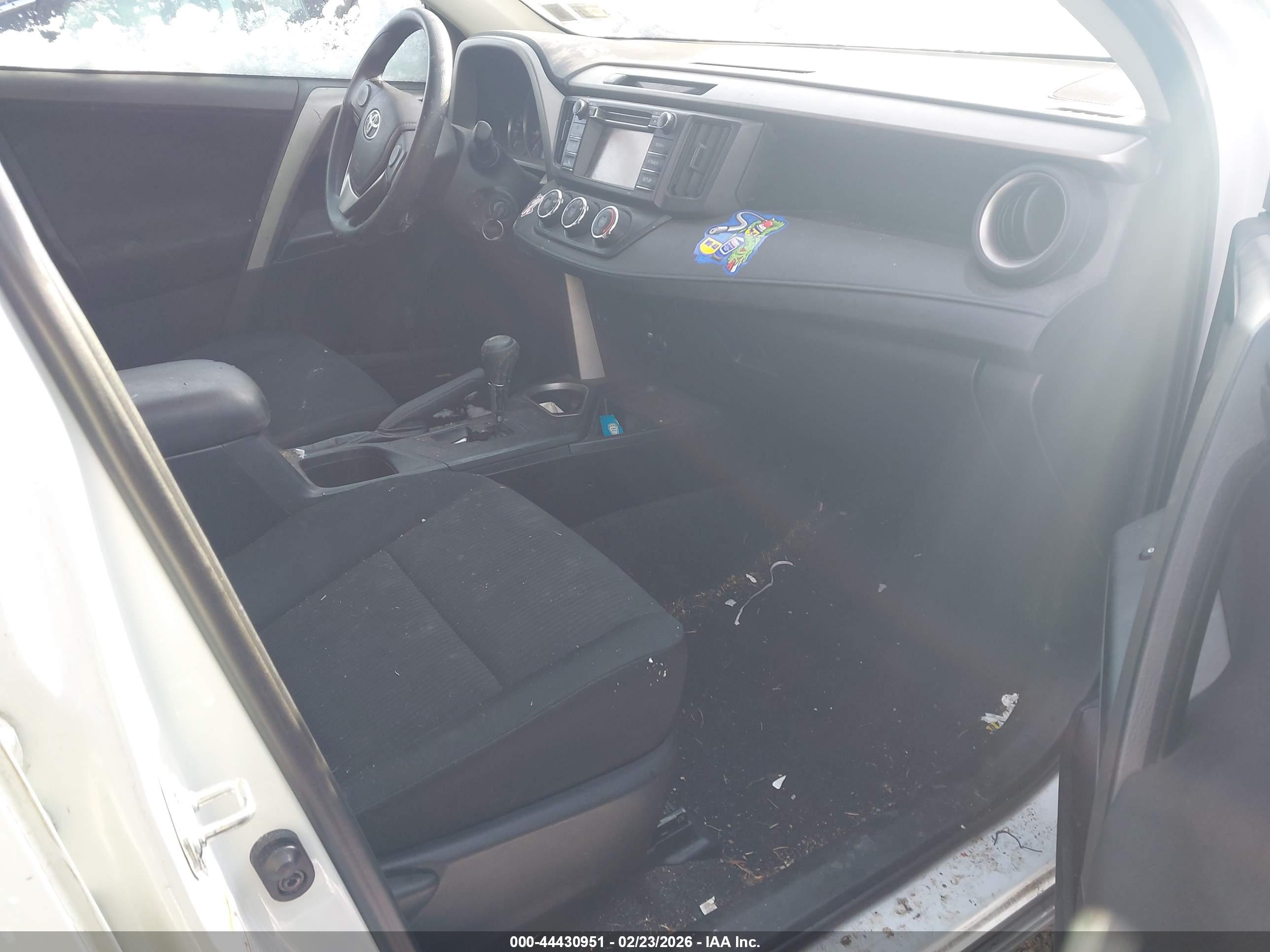 TOYOTA RAV4 image 5