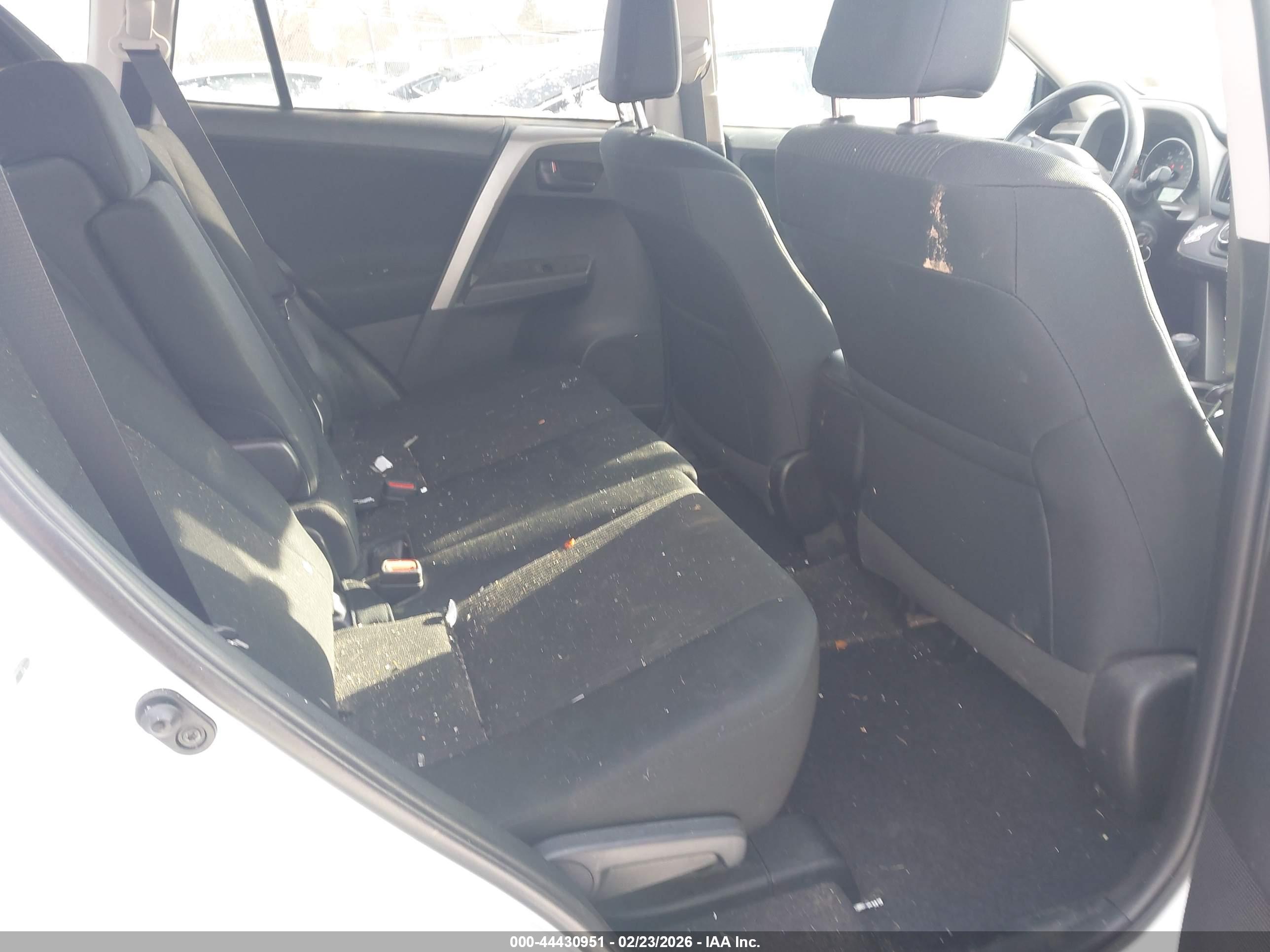 TOYOTA RAV4 image 8