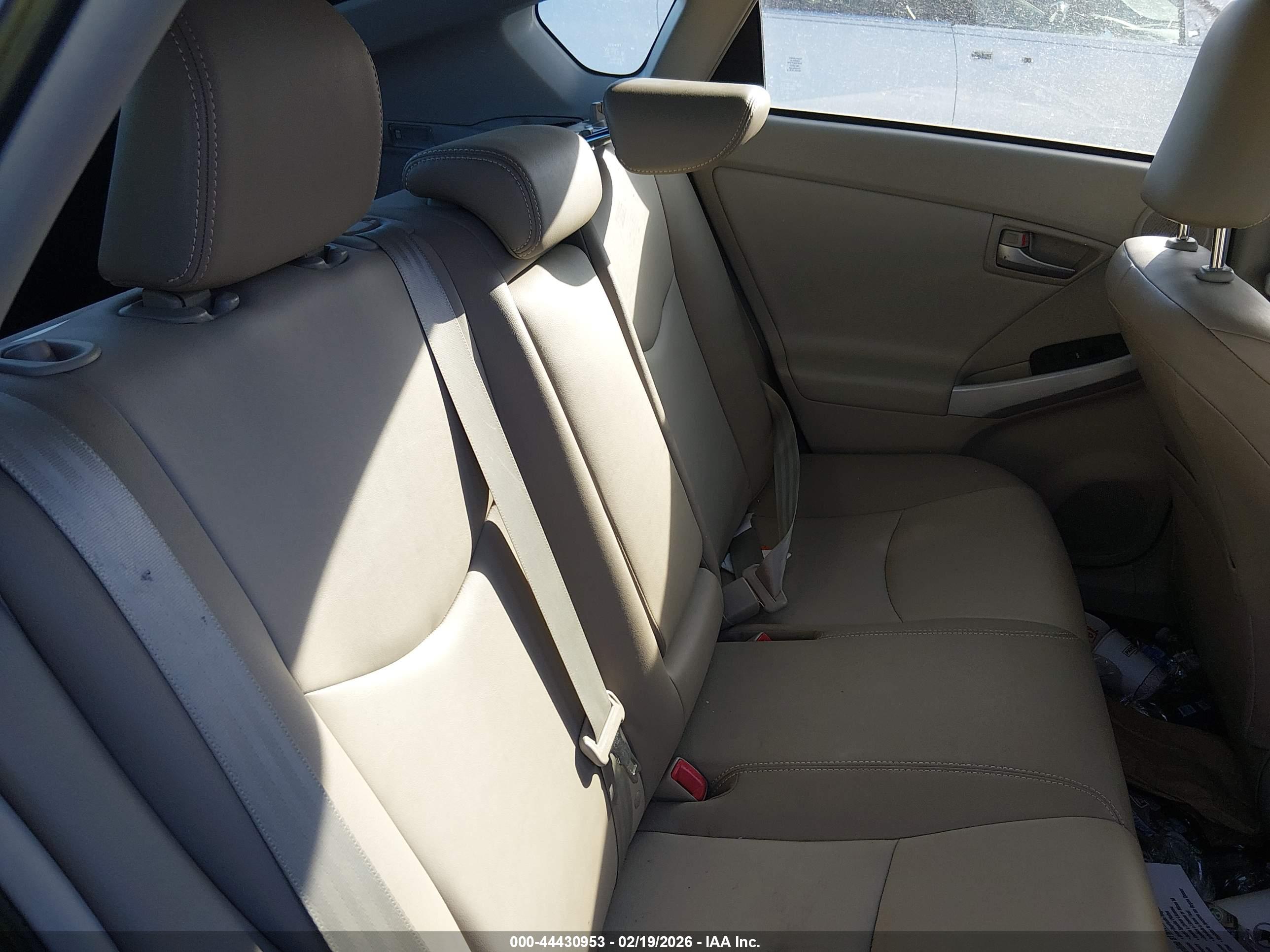 TOYOTA PRIUS image 8