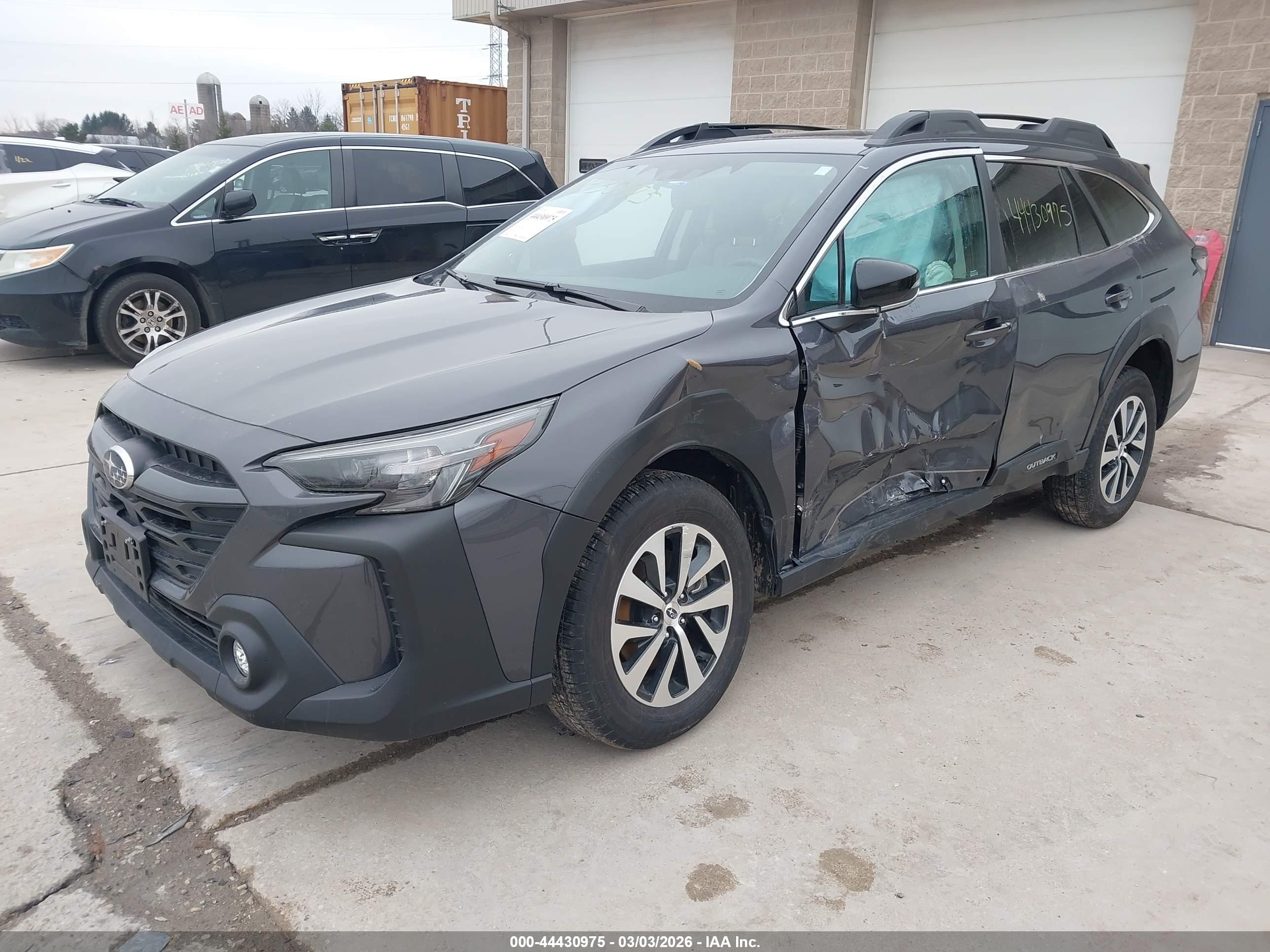 SUBARU OUTBACK image 2