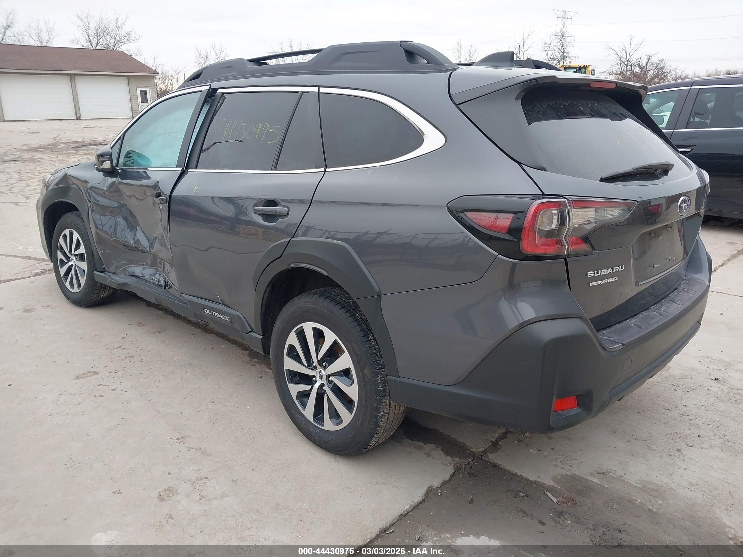 SUBARU OUTBACK image 3
