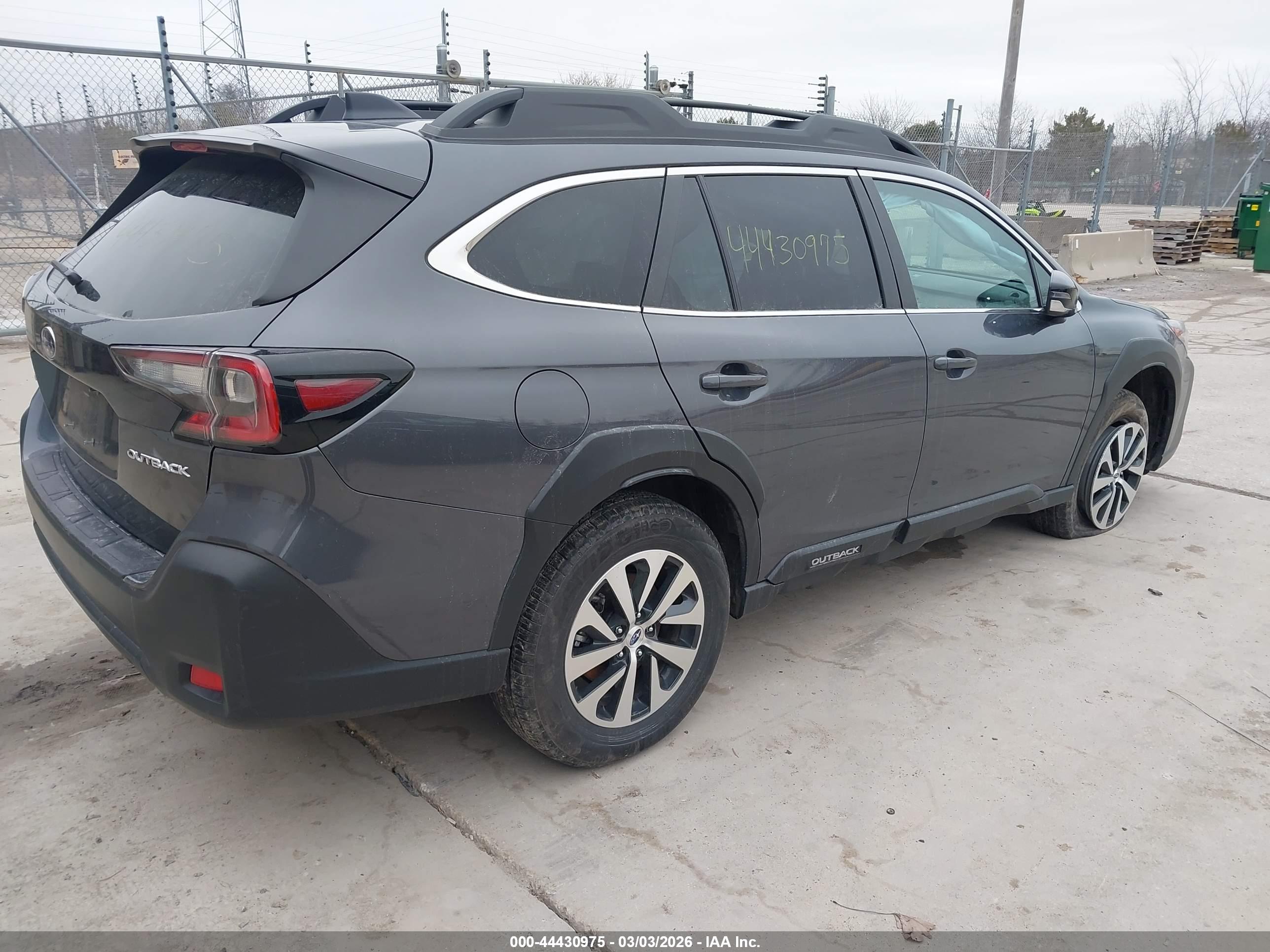SUBARU OUTBACK image 4