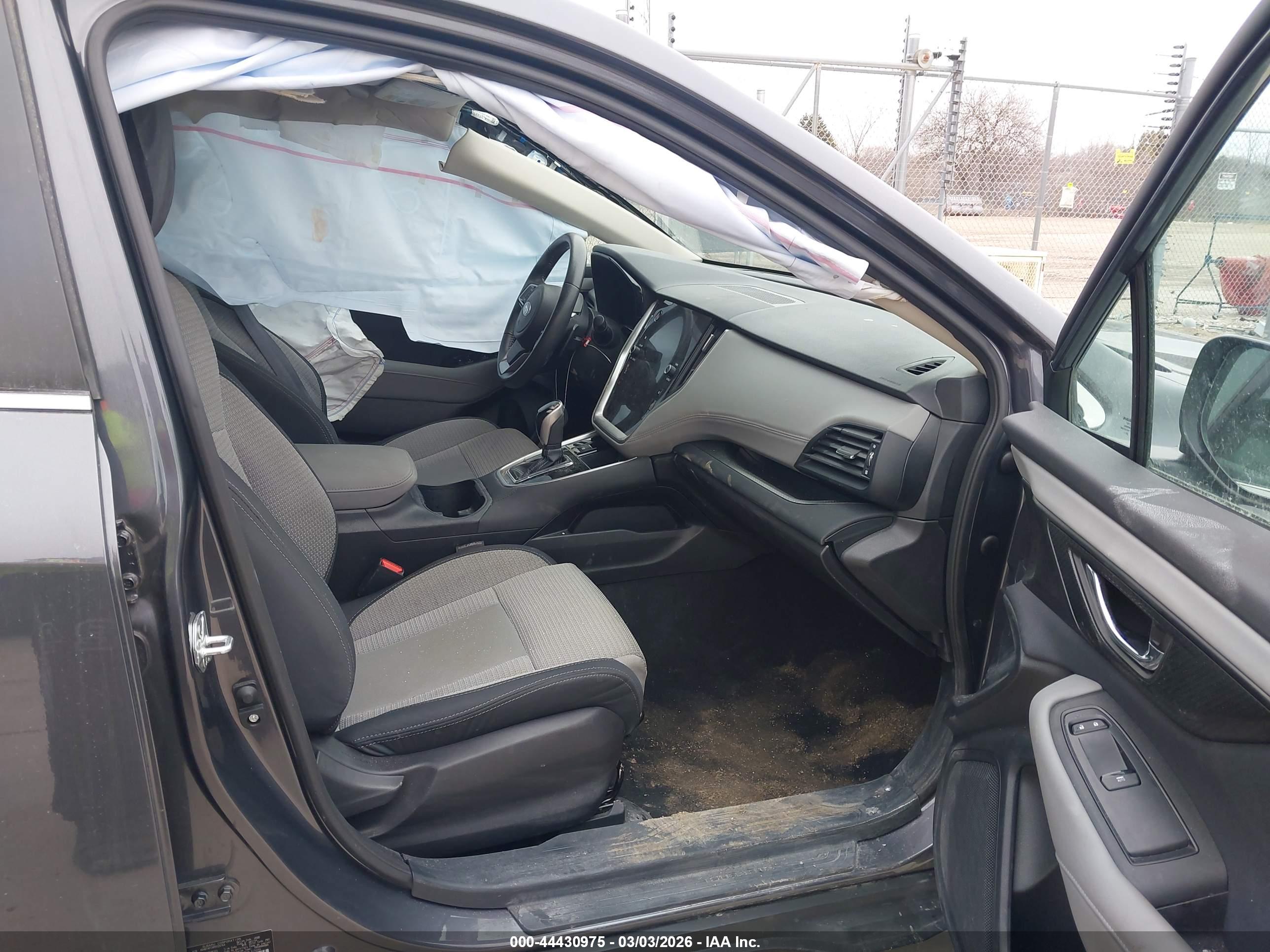 SUBARU OUTBACK image 5