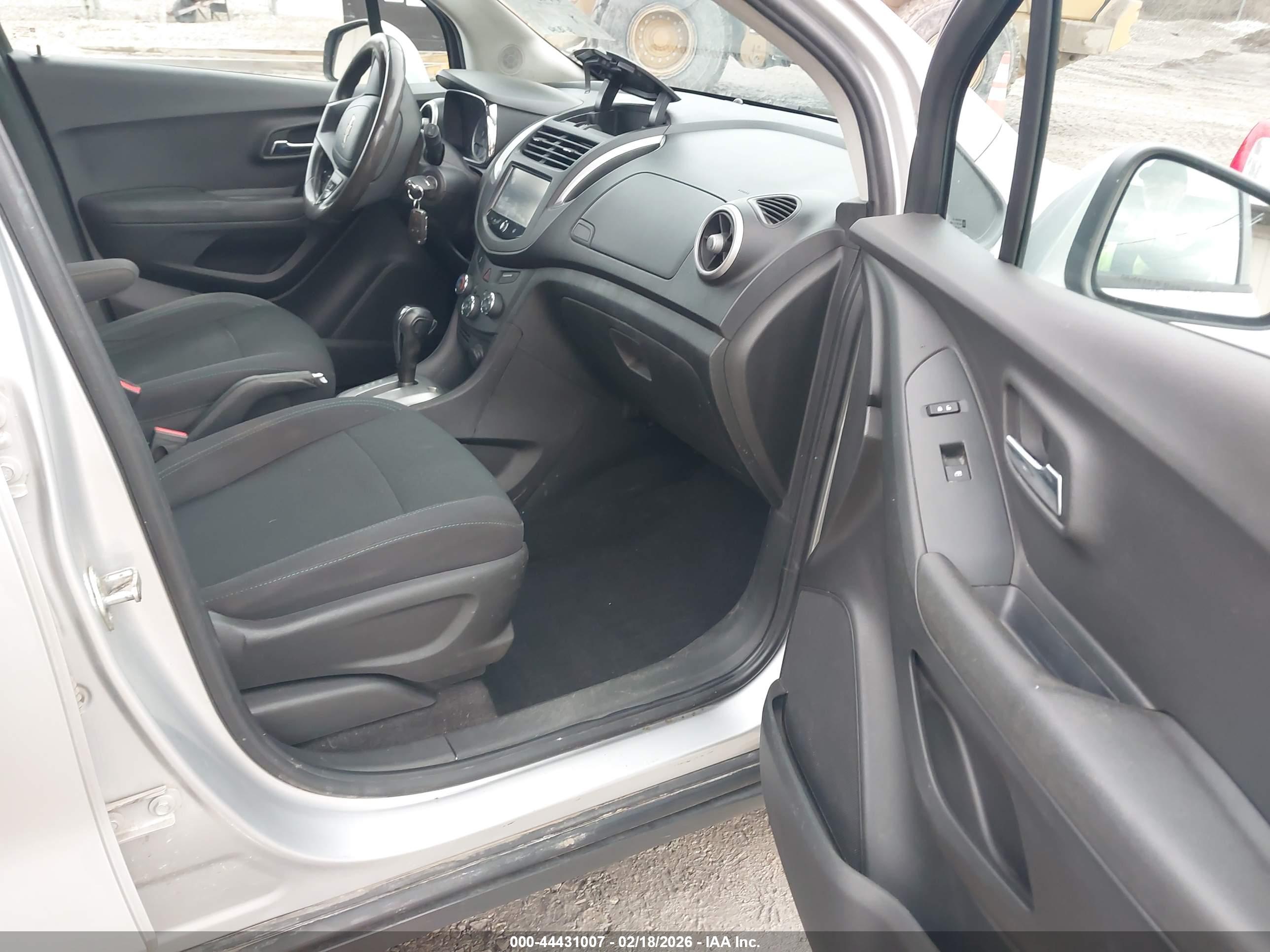 CHEVROLET TRAX image 5