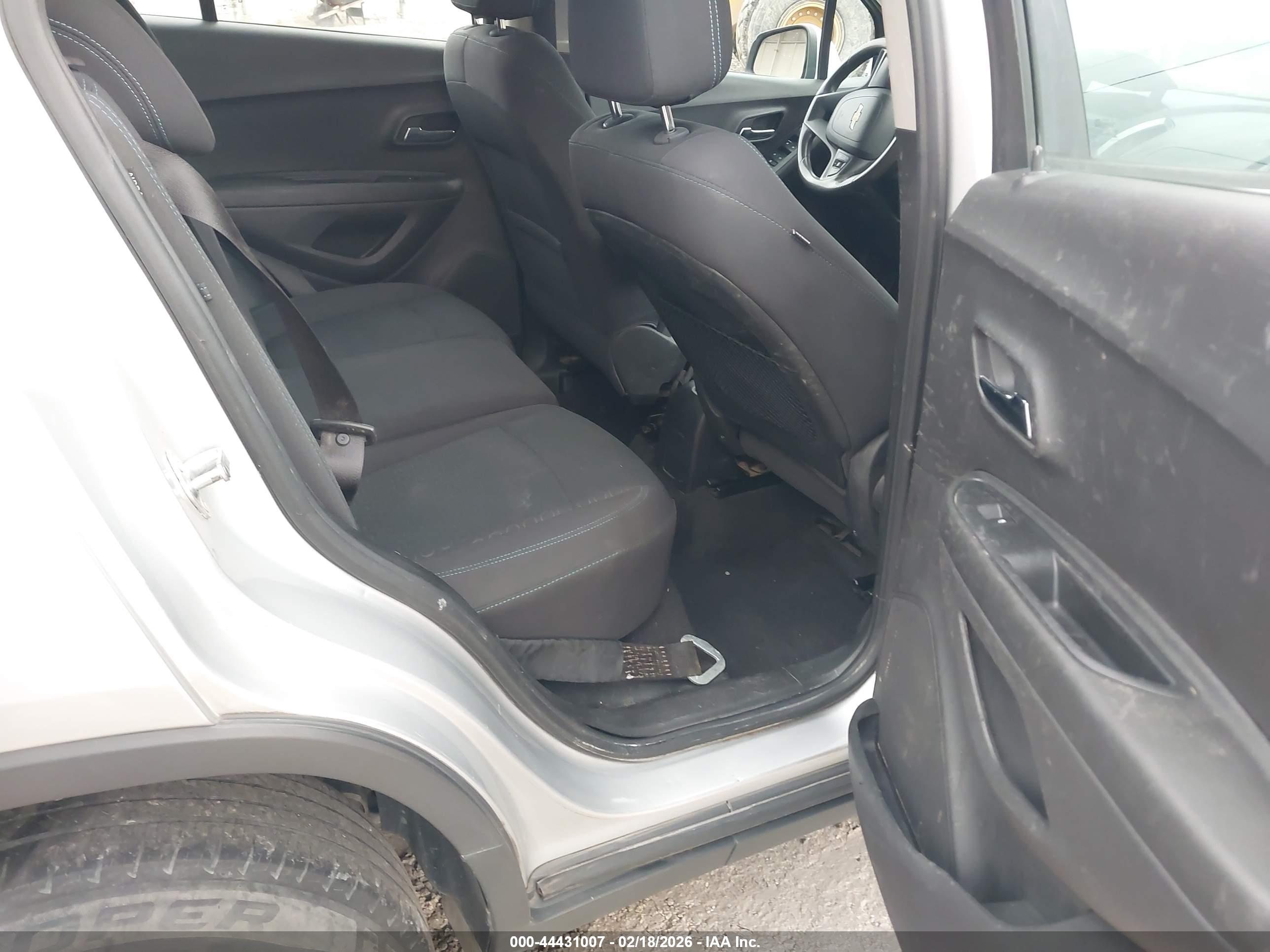 CHEVROLET TRAX image 8