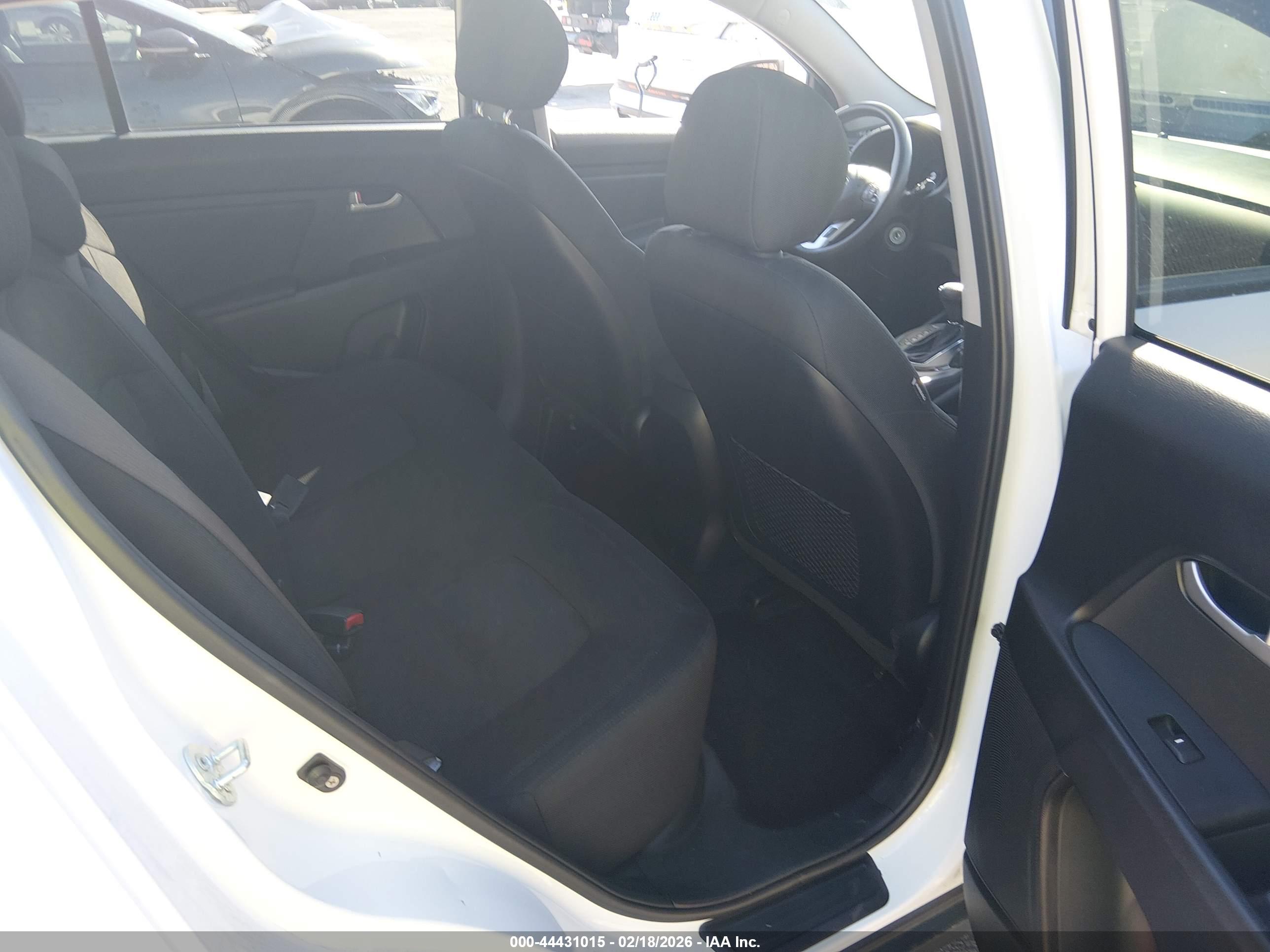 KIA SPORTAGE image 8