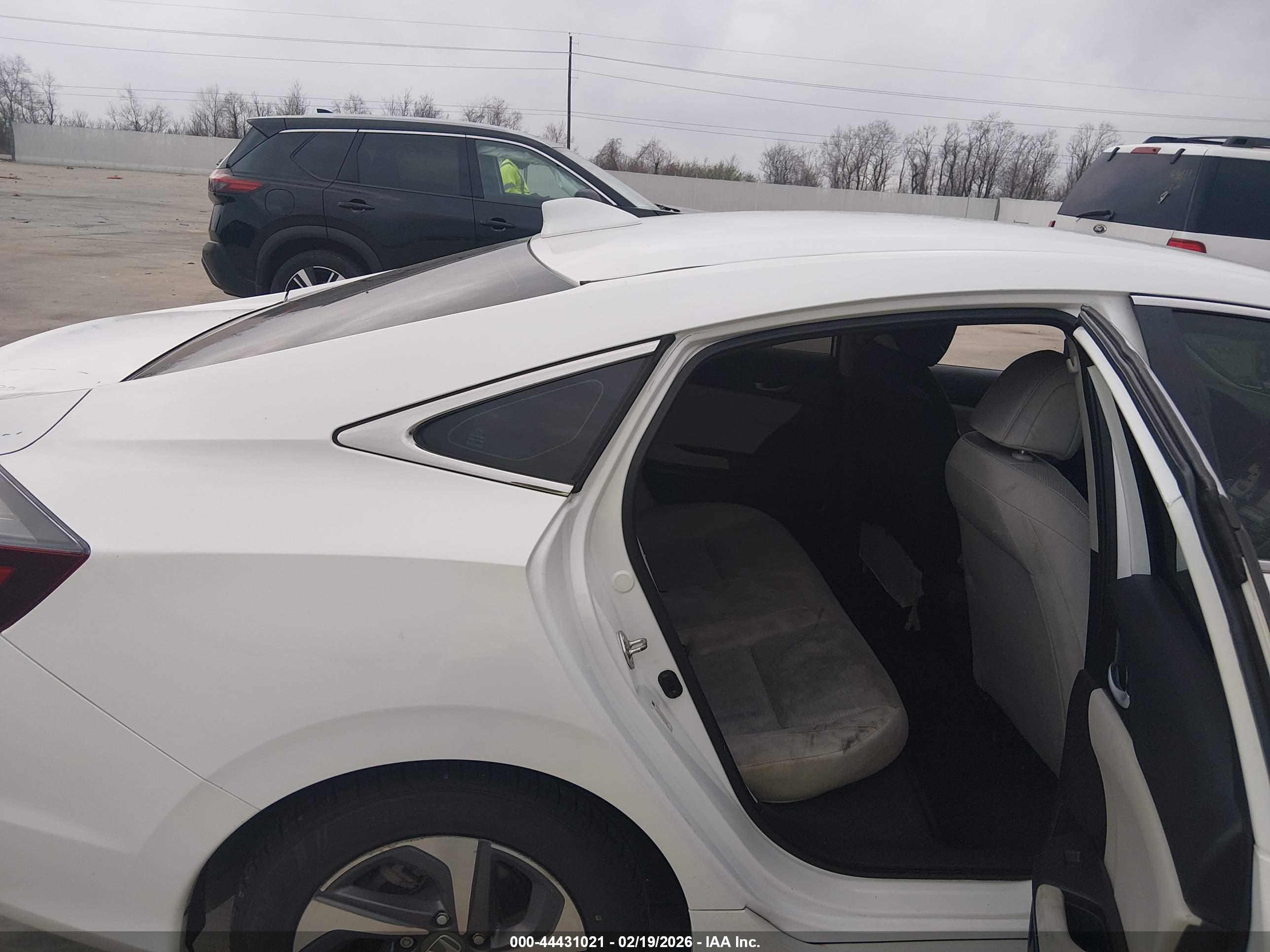 HONDA INSIGHT image 8