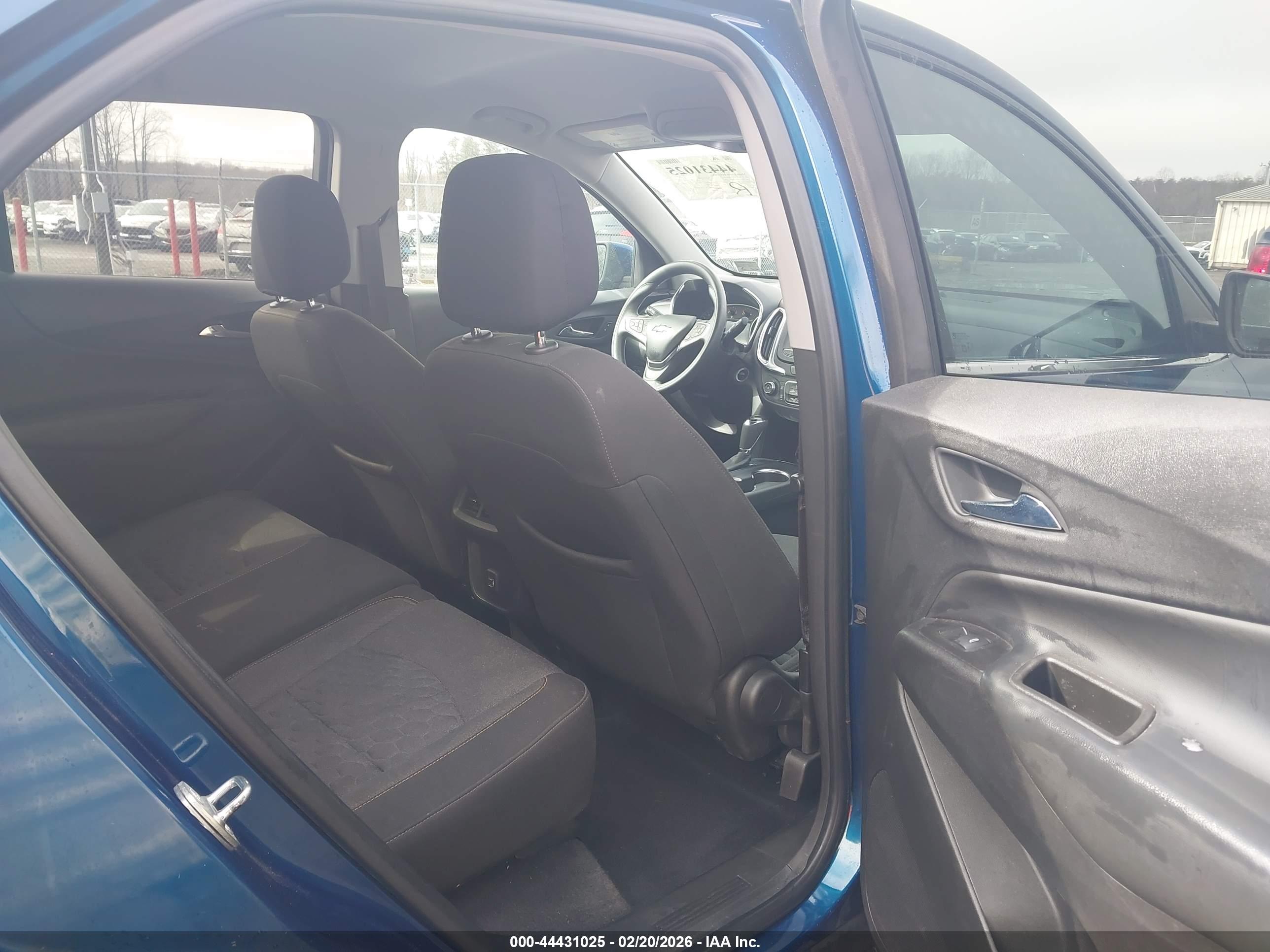 CHEVROLET EQUINOX image 8