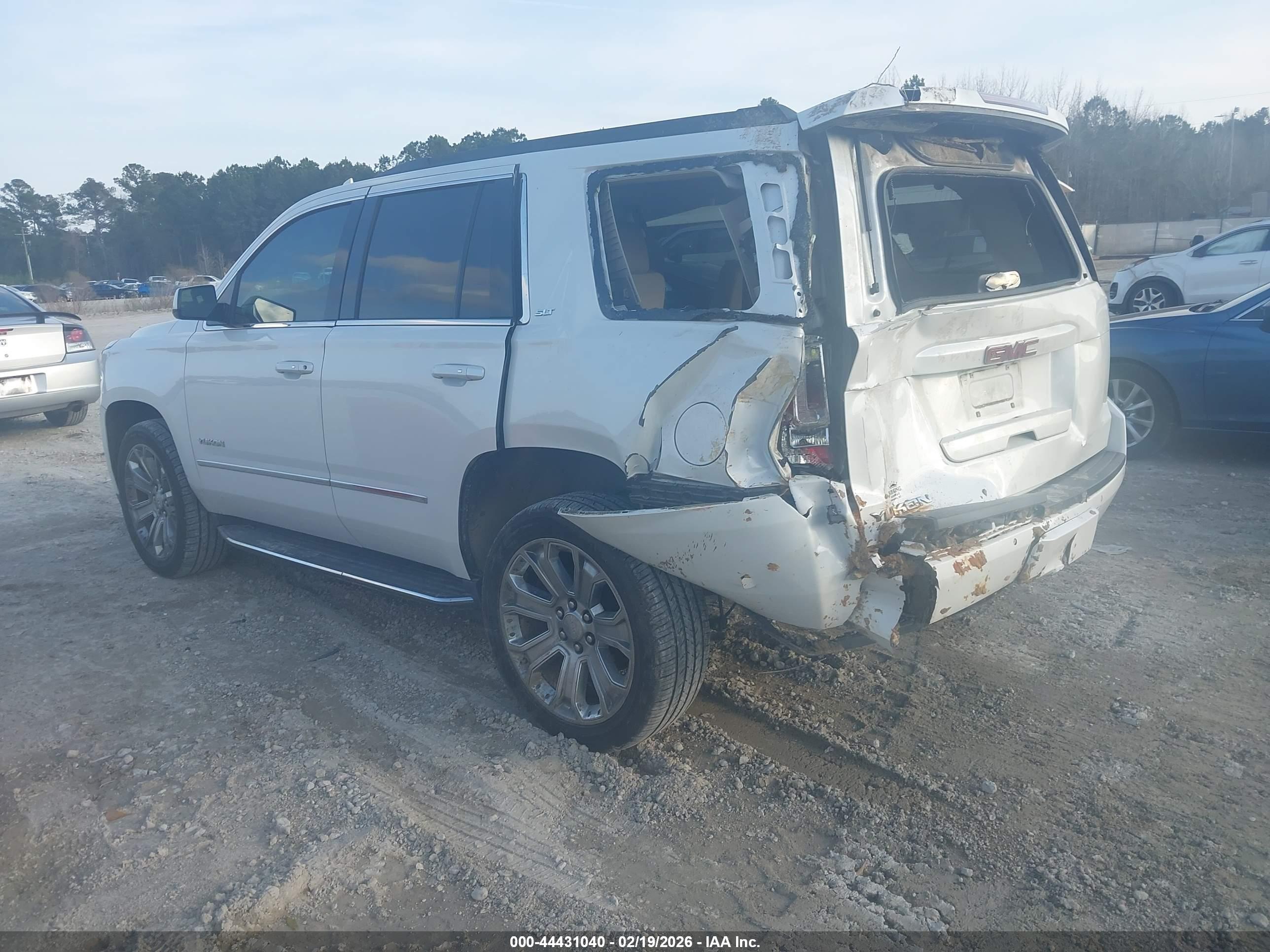 GMC YUKON image 3