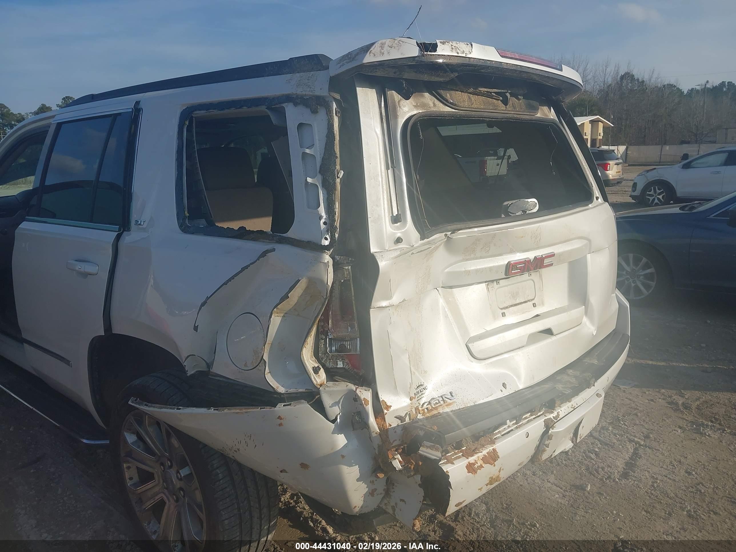 GMC YUKON image 6
