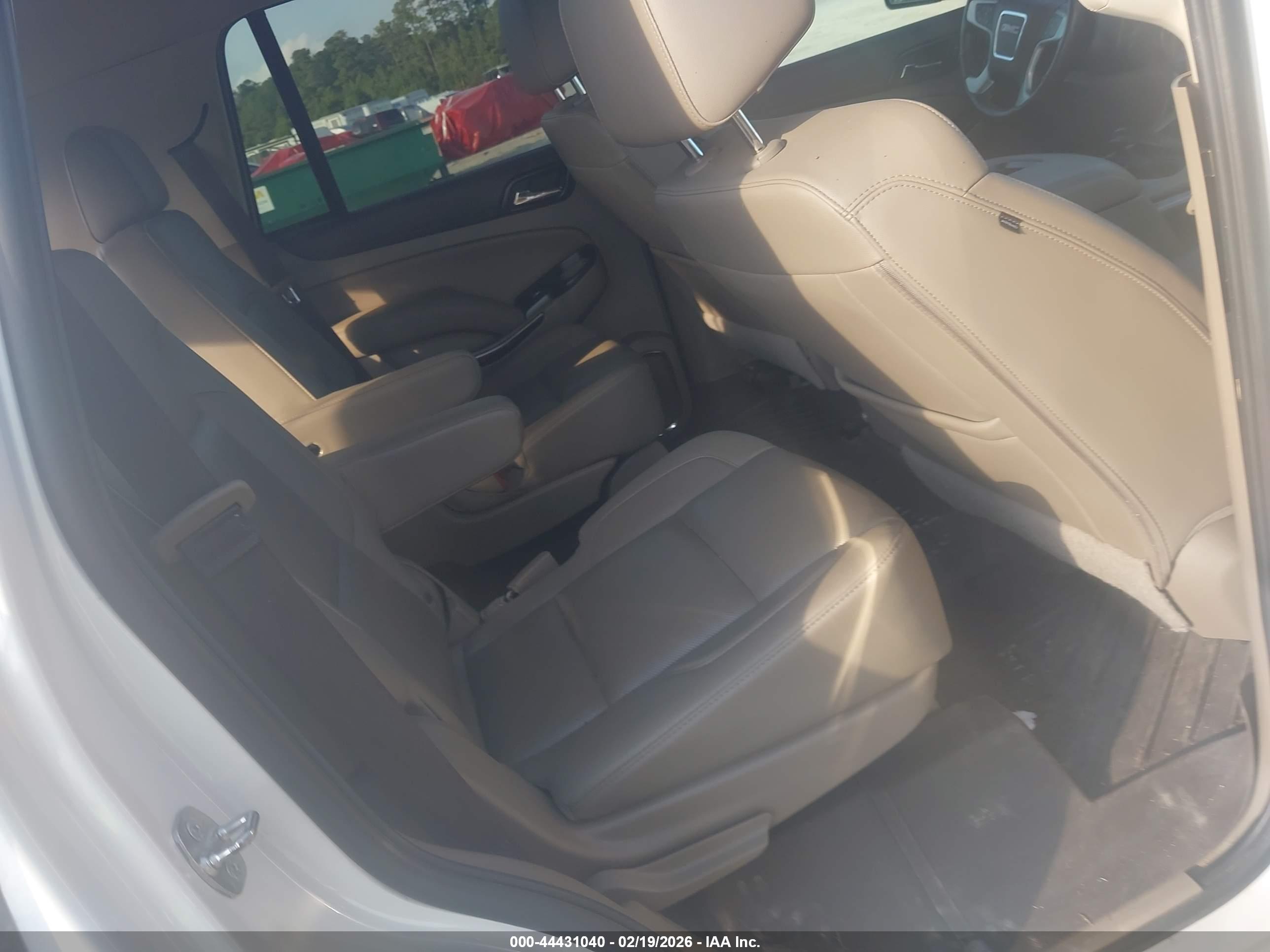 GMC YUKON image 8