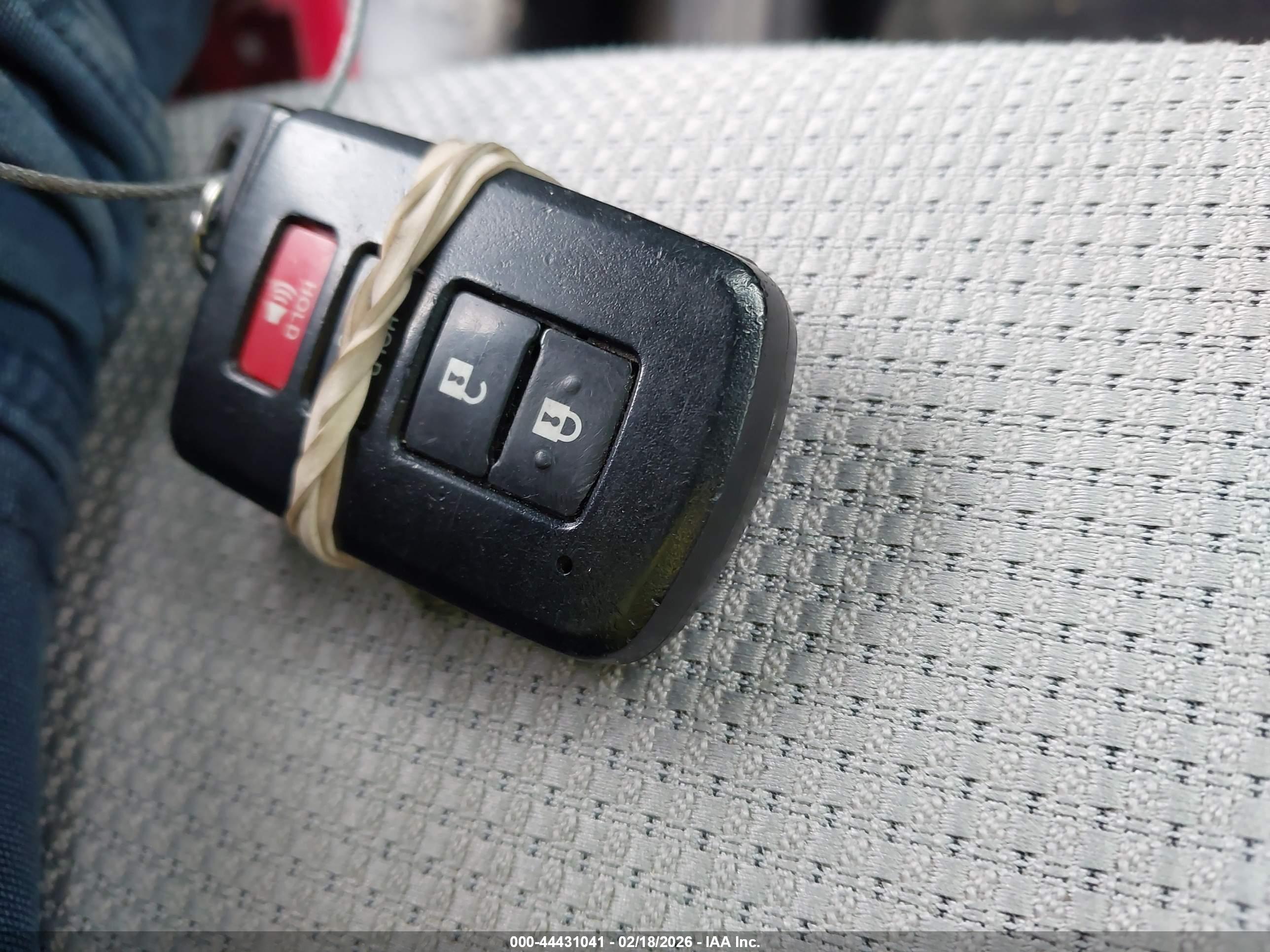 TOYOTA RAV4 image 11