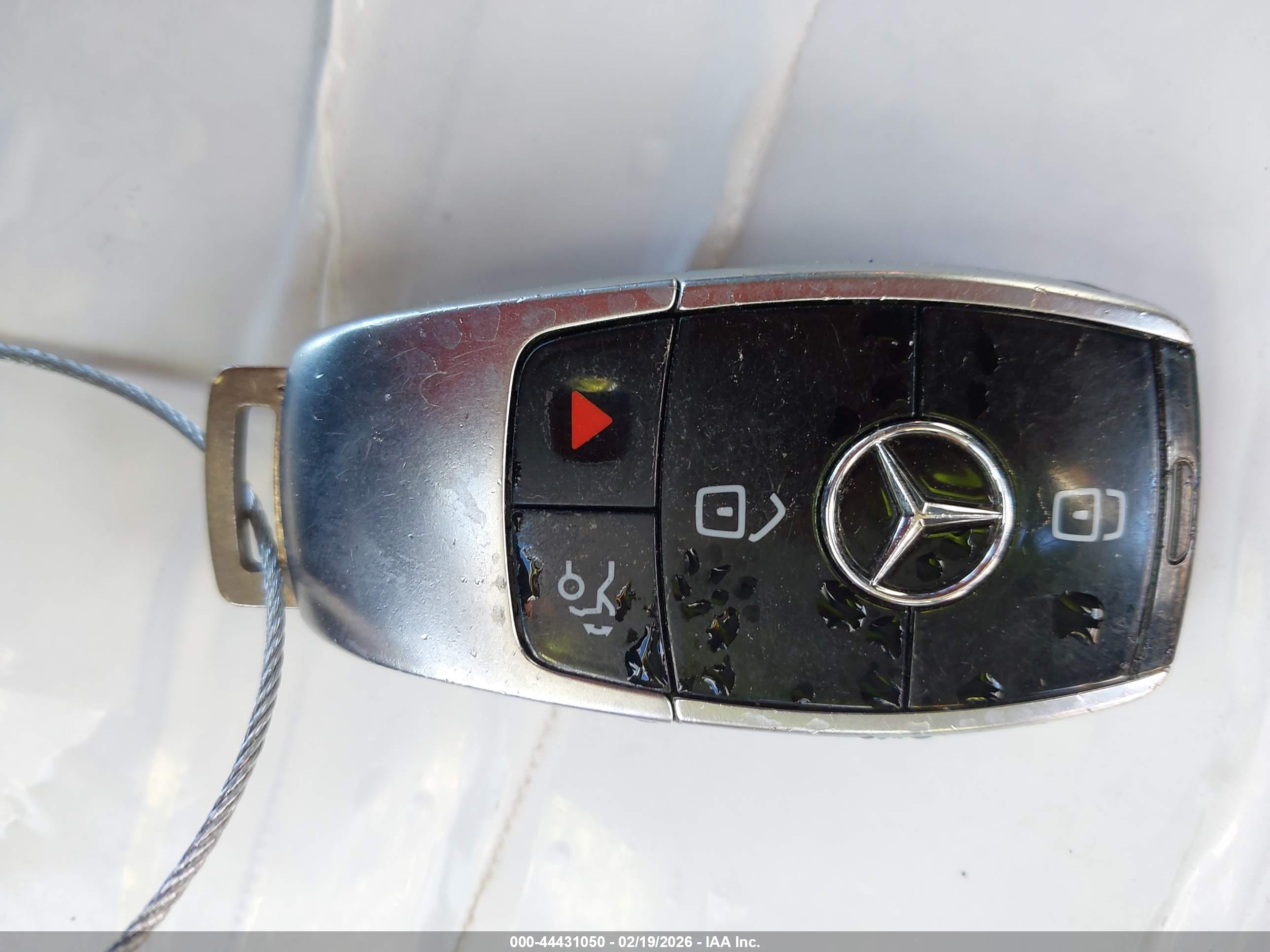 MERCEDES-BENZ E image 11