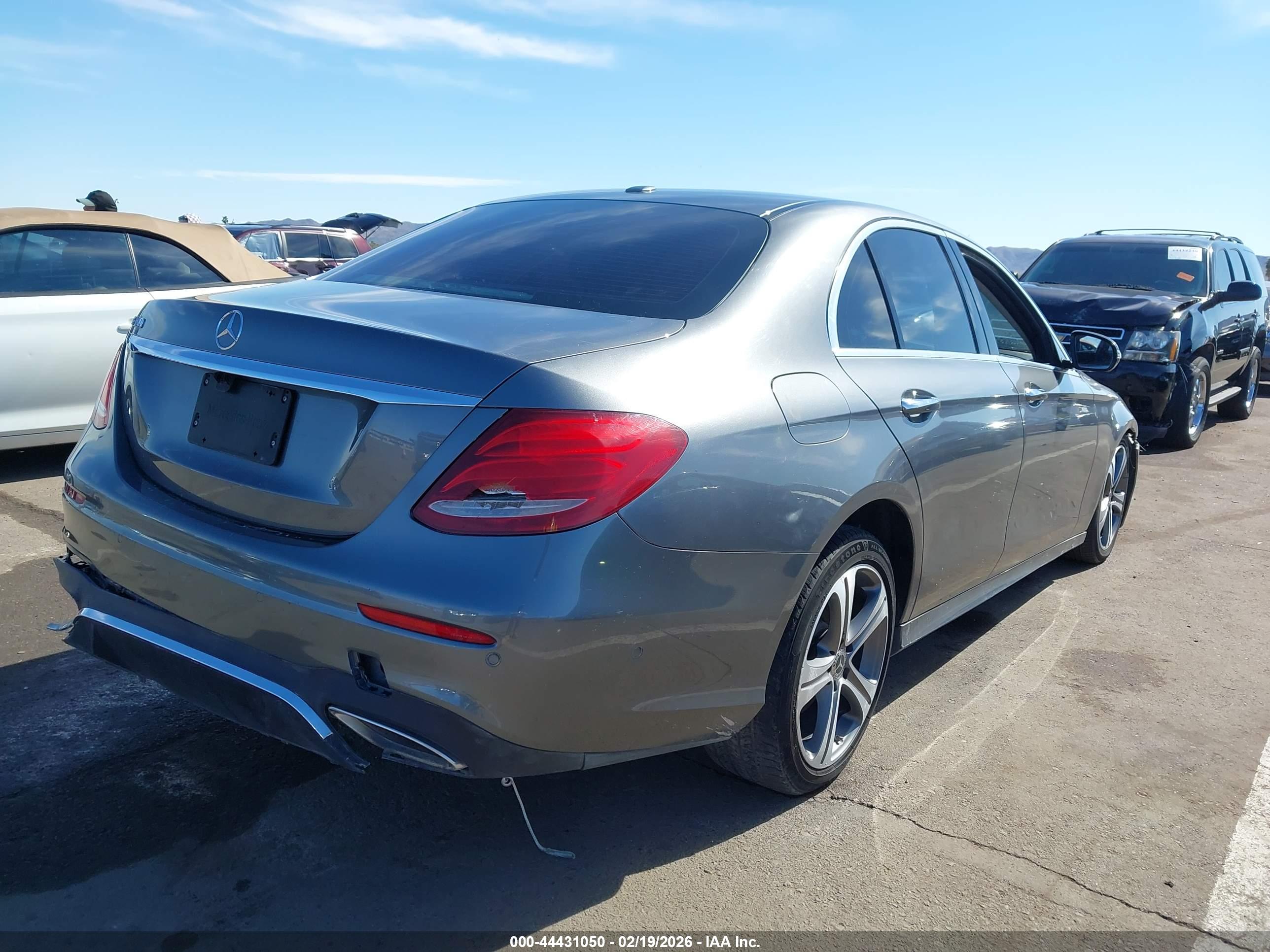 MERCEDES-BENZ E image 4