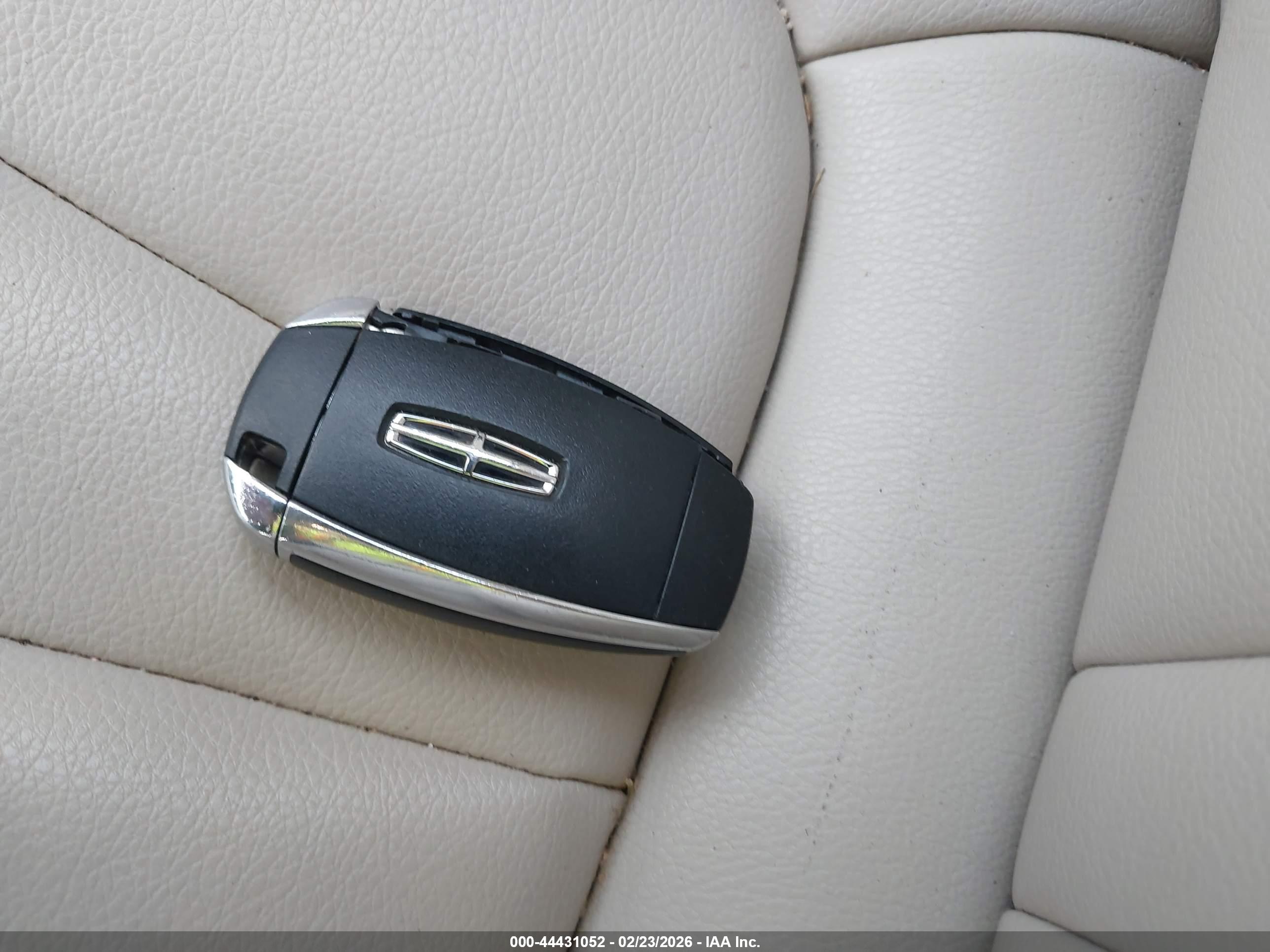 LINCOLN MKC image 11