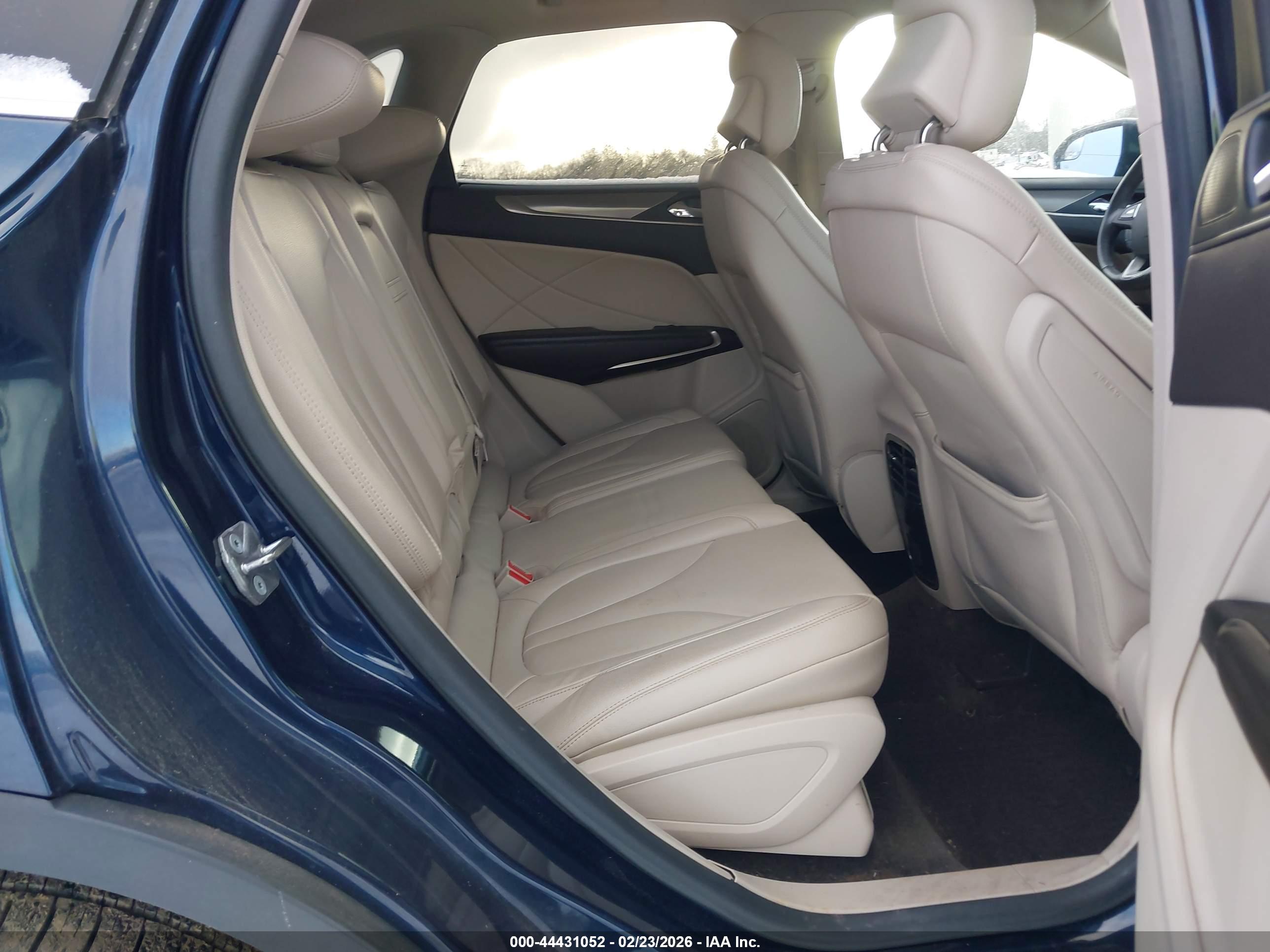 LINCOLN MKC image 8