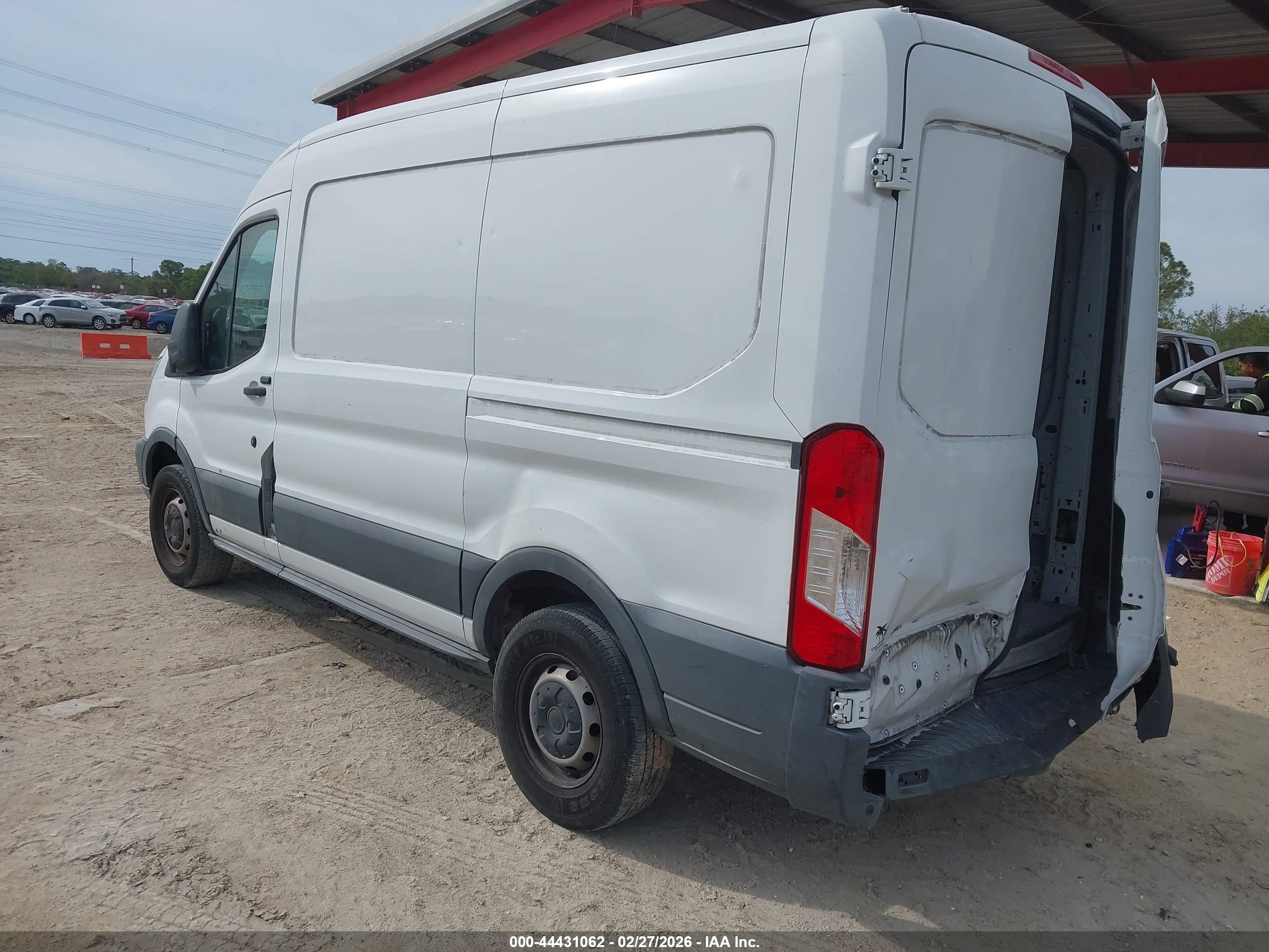 FORD TRANSIT-250 image 3