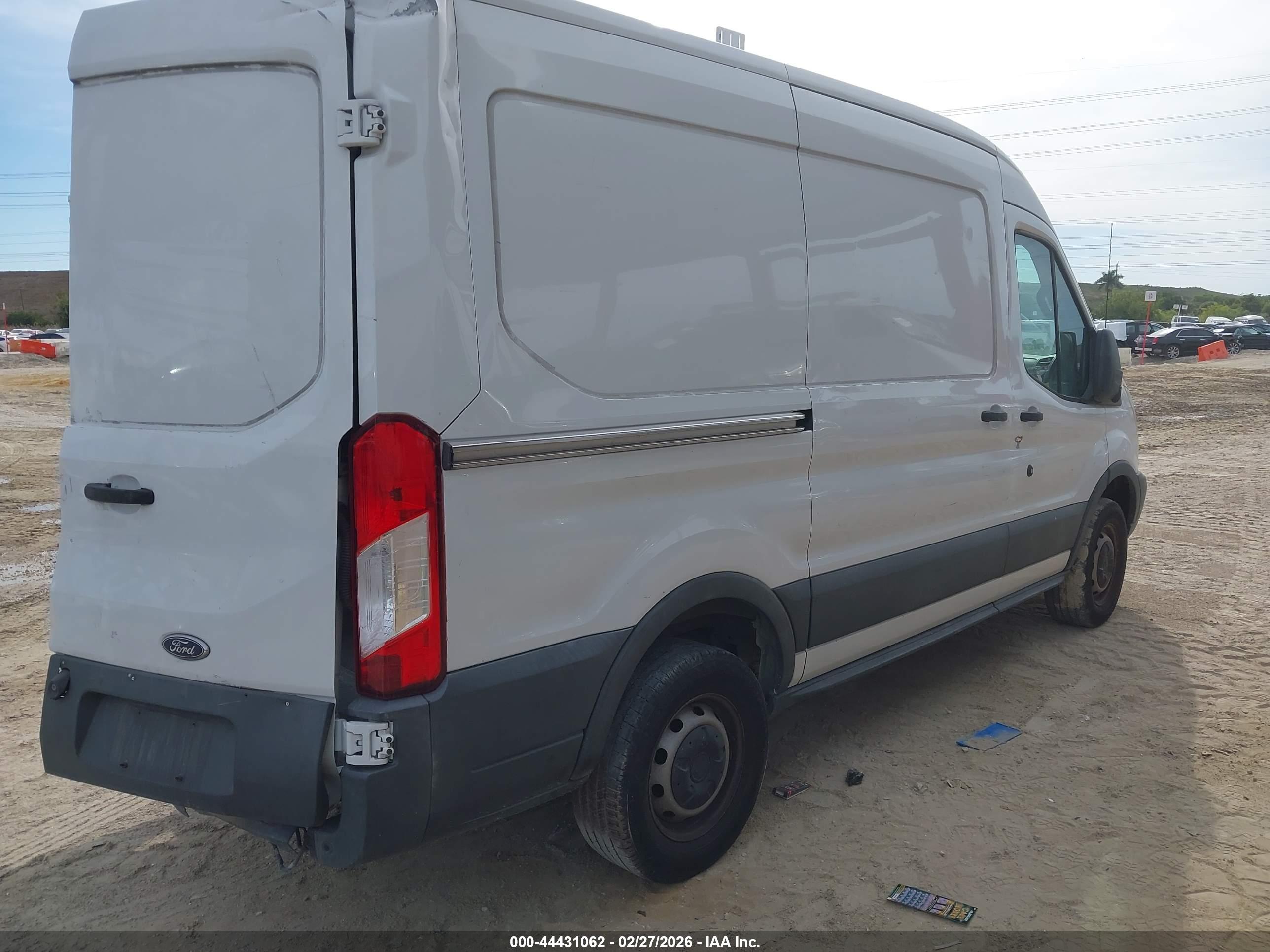 FORD TRANSIT-250 image 4