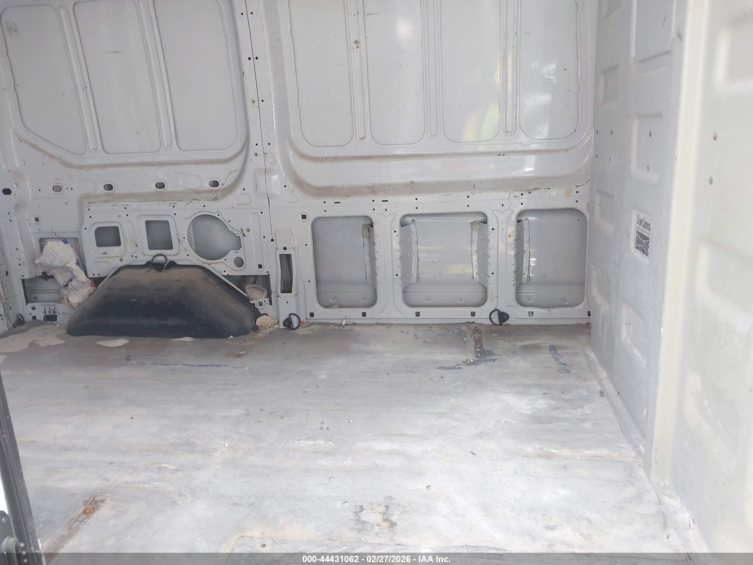 FORD TRANSIT-250 image 8
