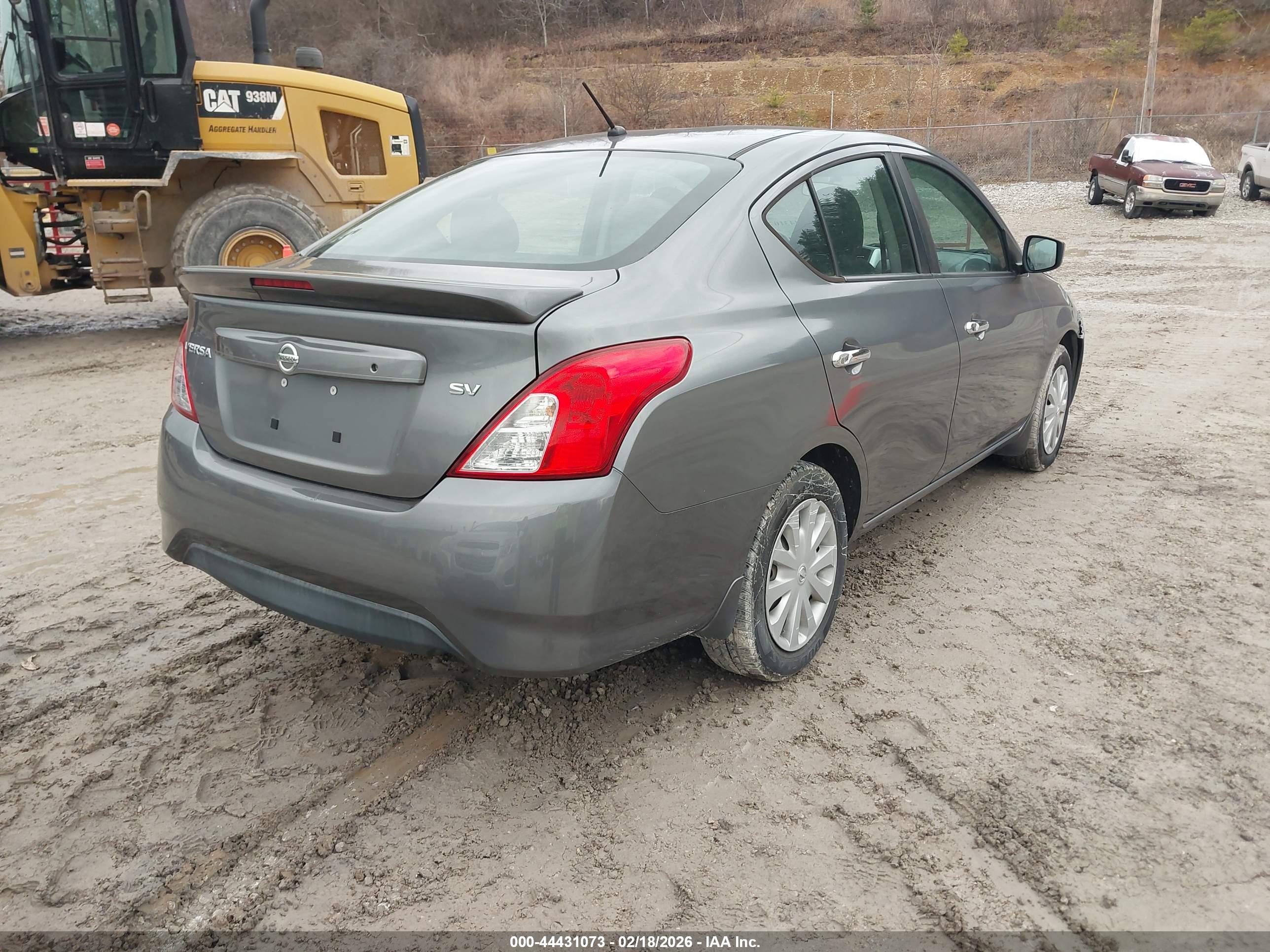 NISSAN VERSA image 4
