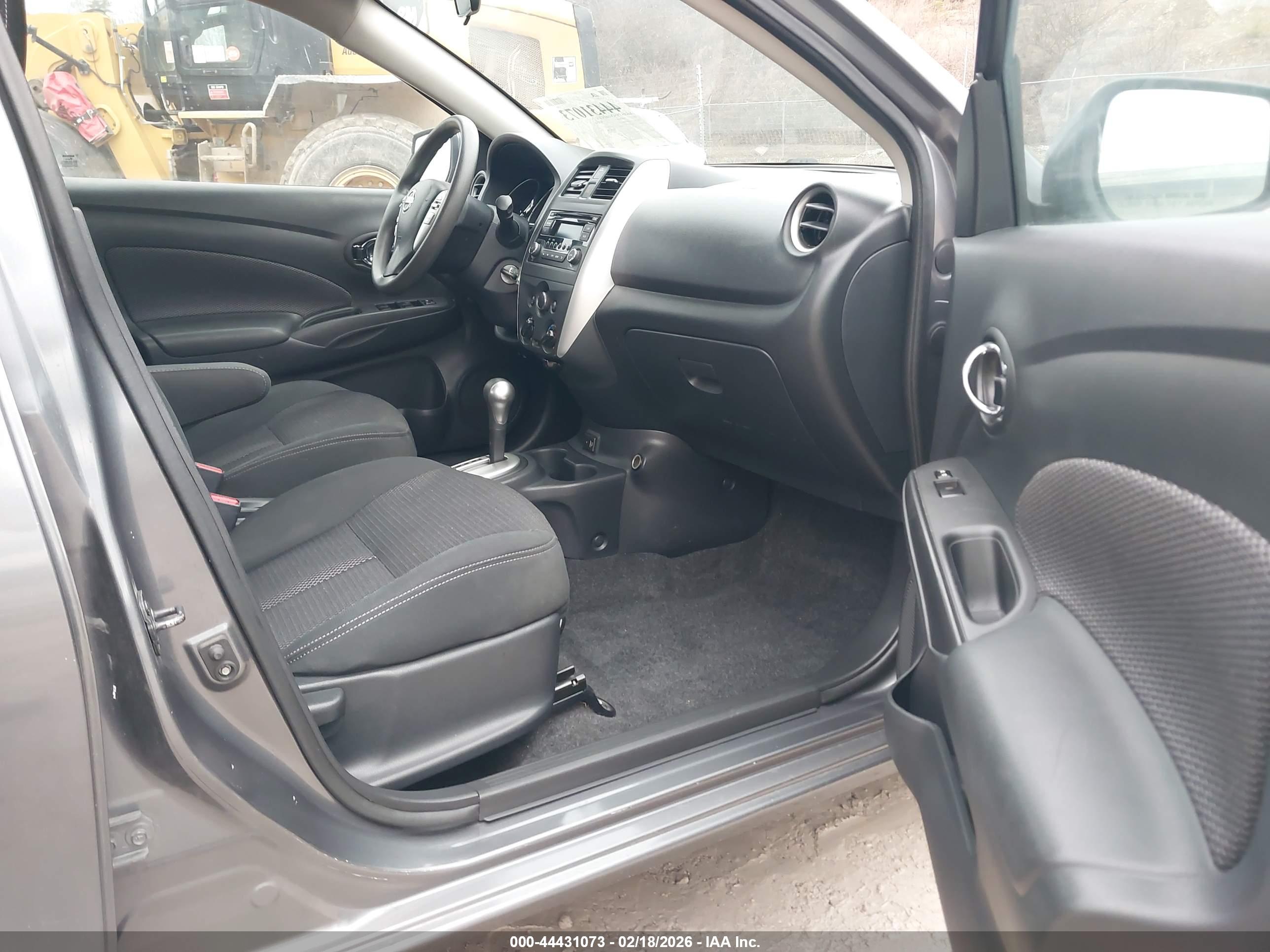NISSAN VERSA image 5