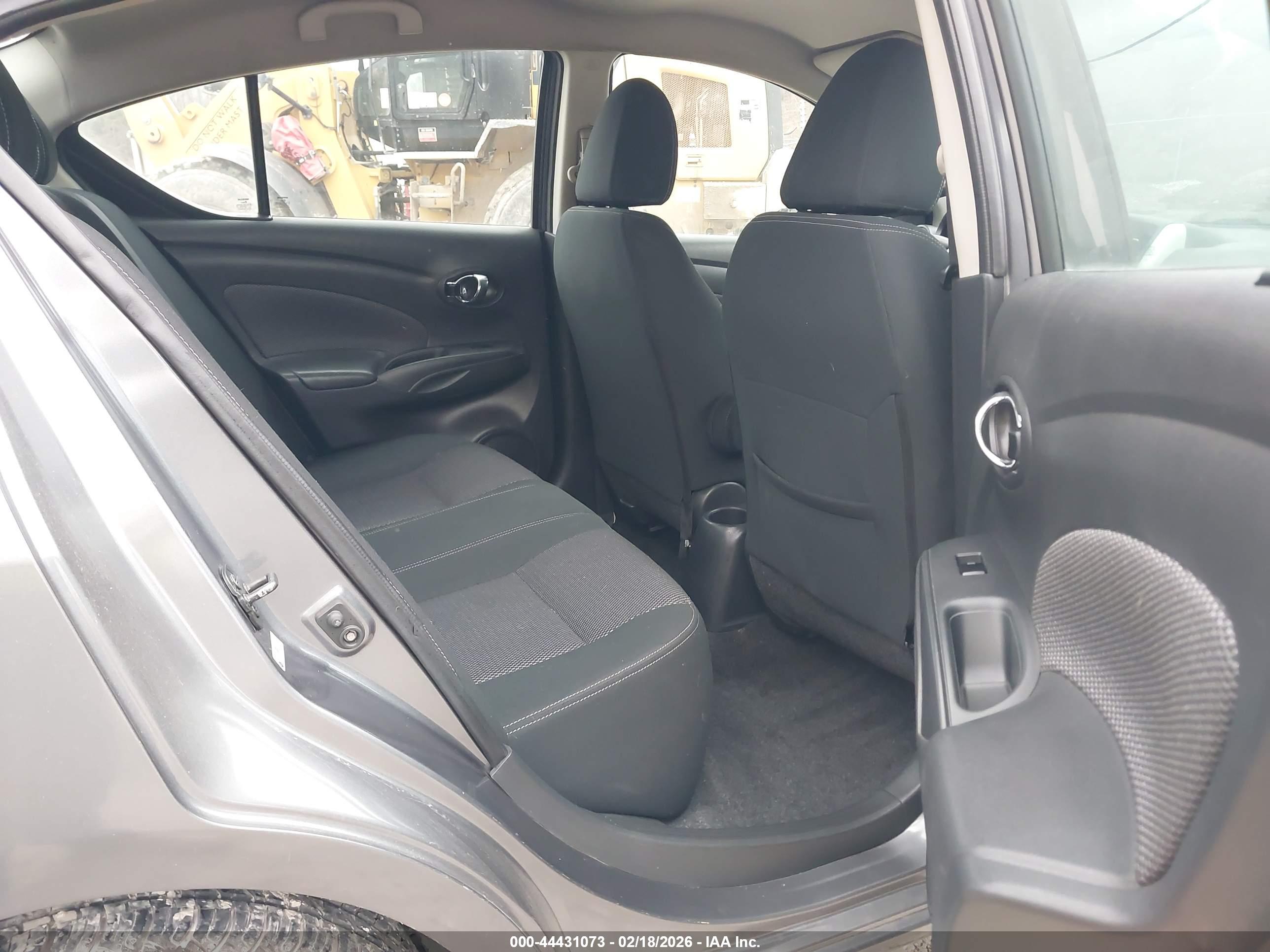 NISSAN VERSA image 8