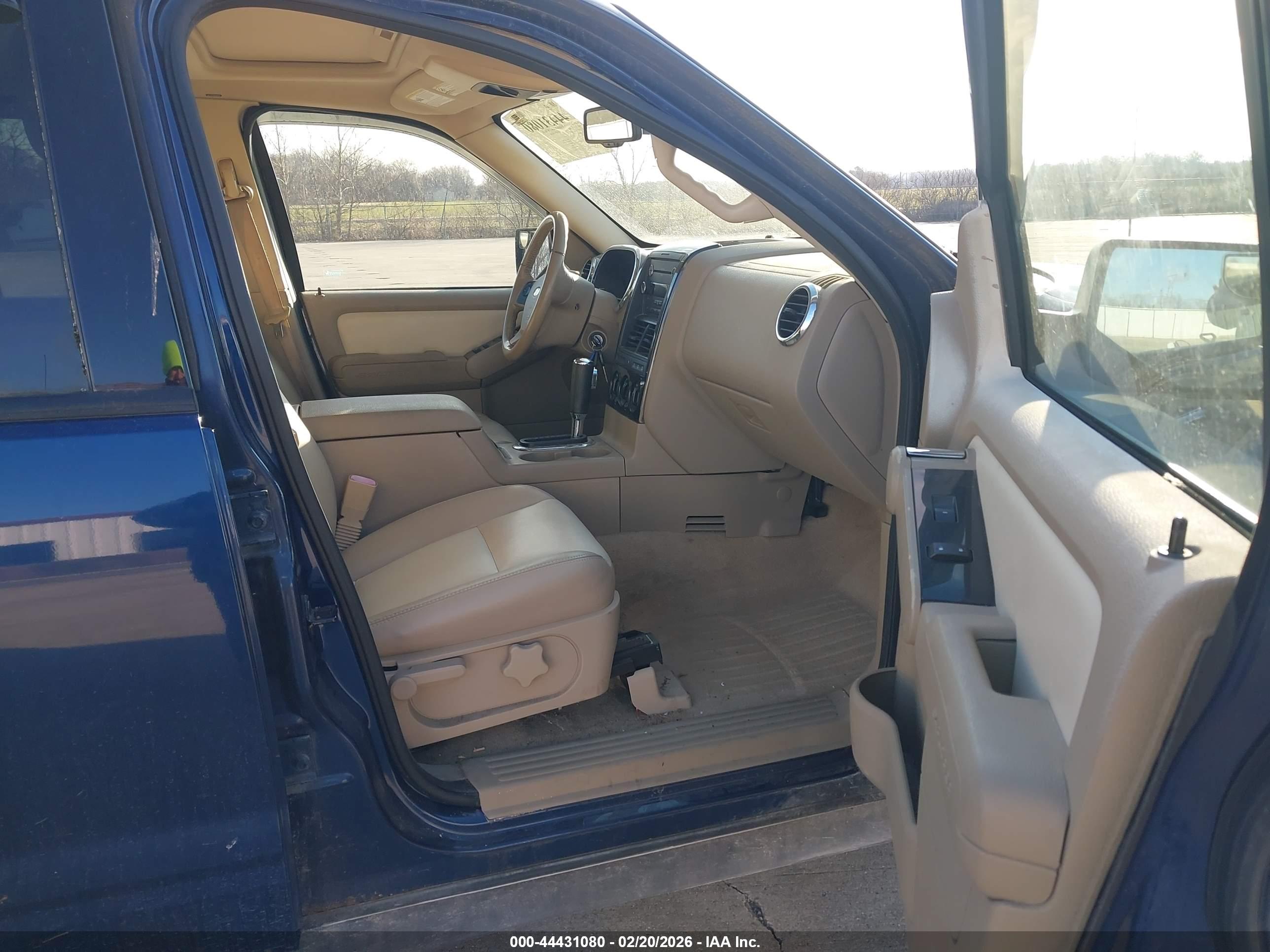 FORD EXPLORER image 5