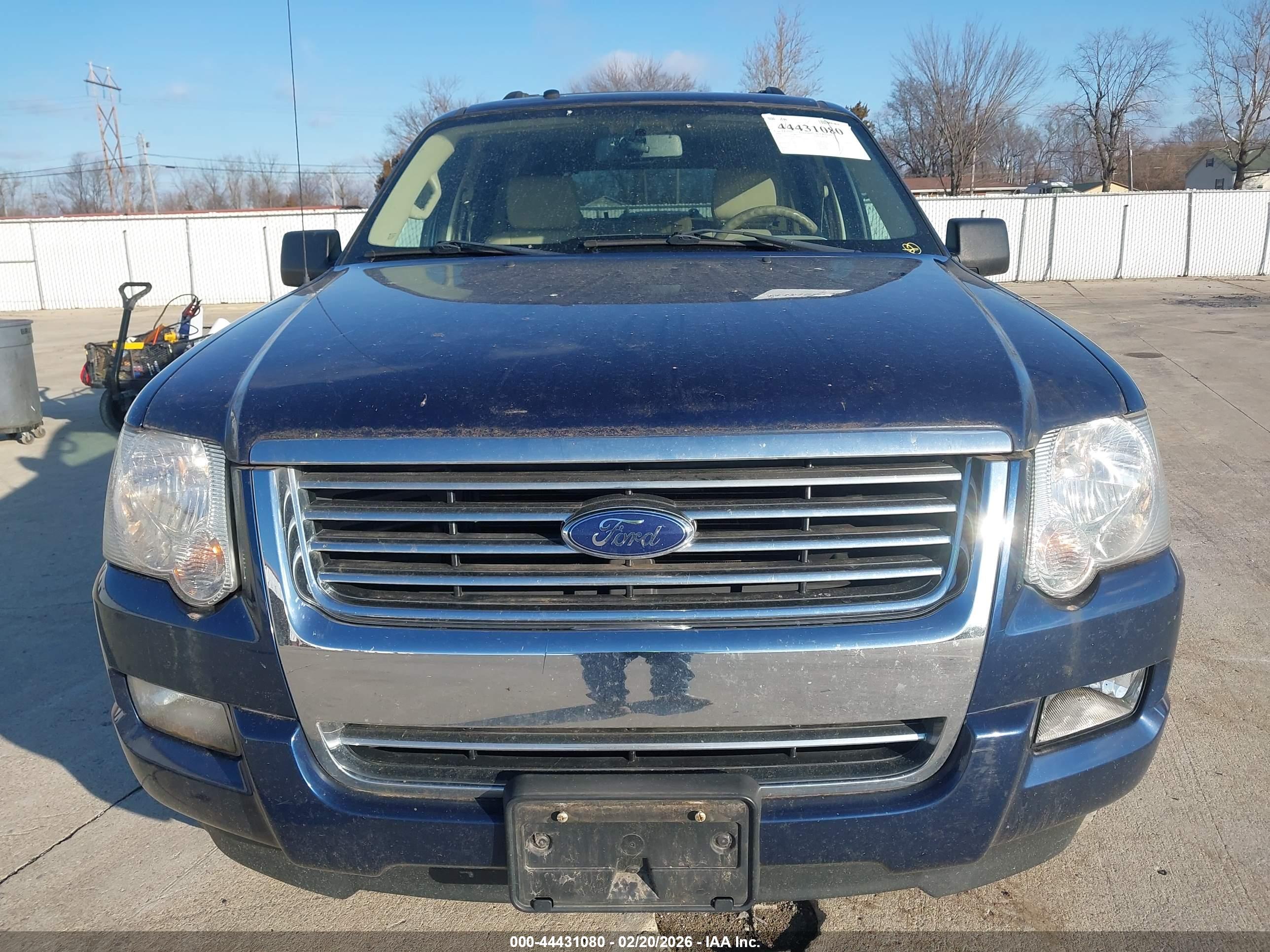 FORD EXPLORER image 6