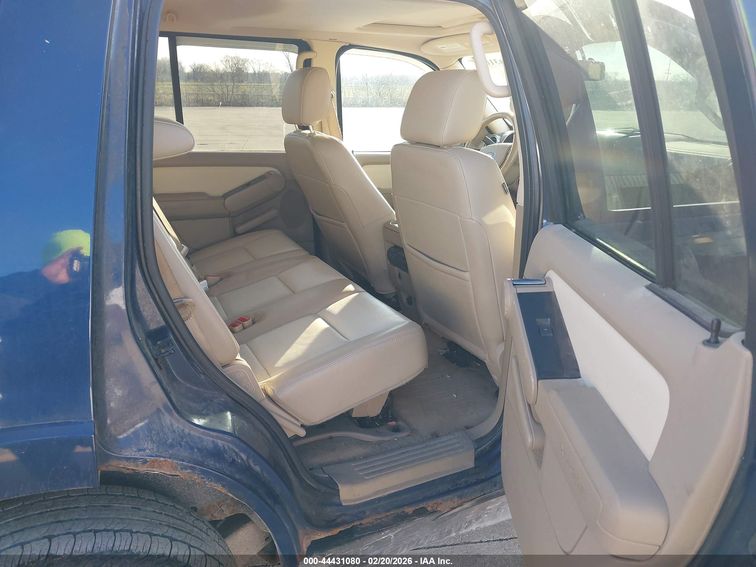 FORD EXPLORER image 8