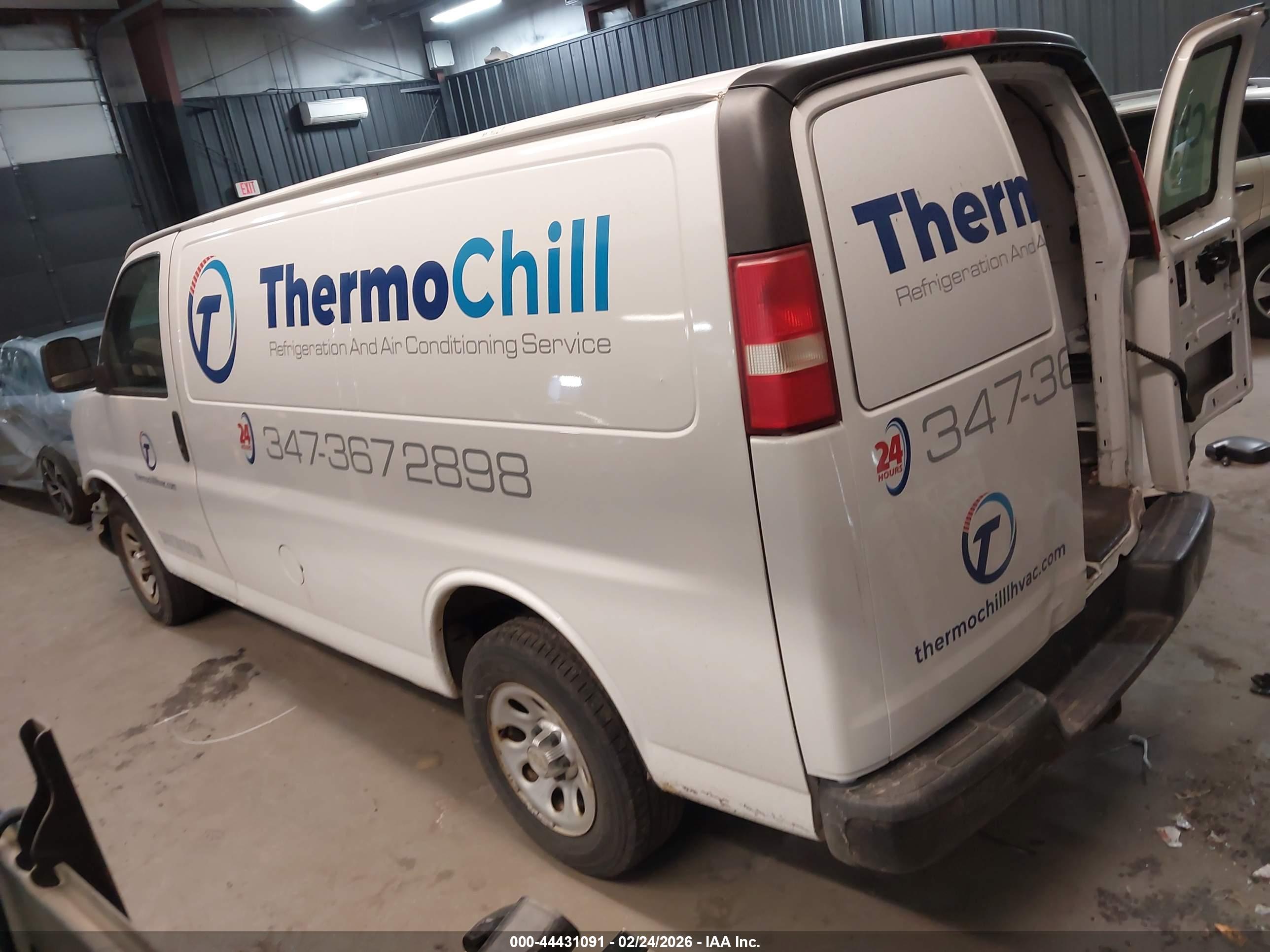 CHEVROLET EXPRESS image 3