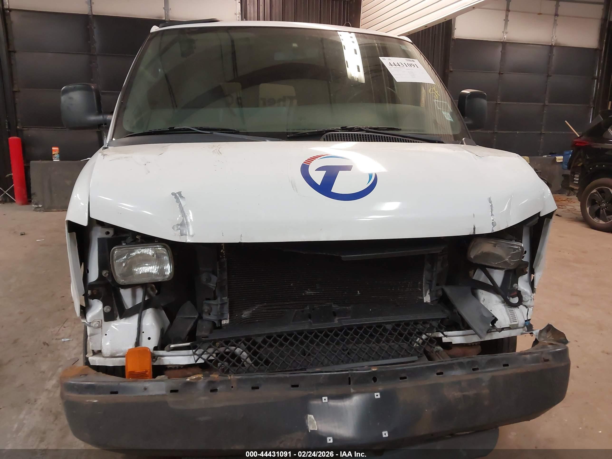 CHEVROLET EXPRESS image 6