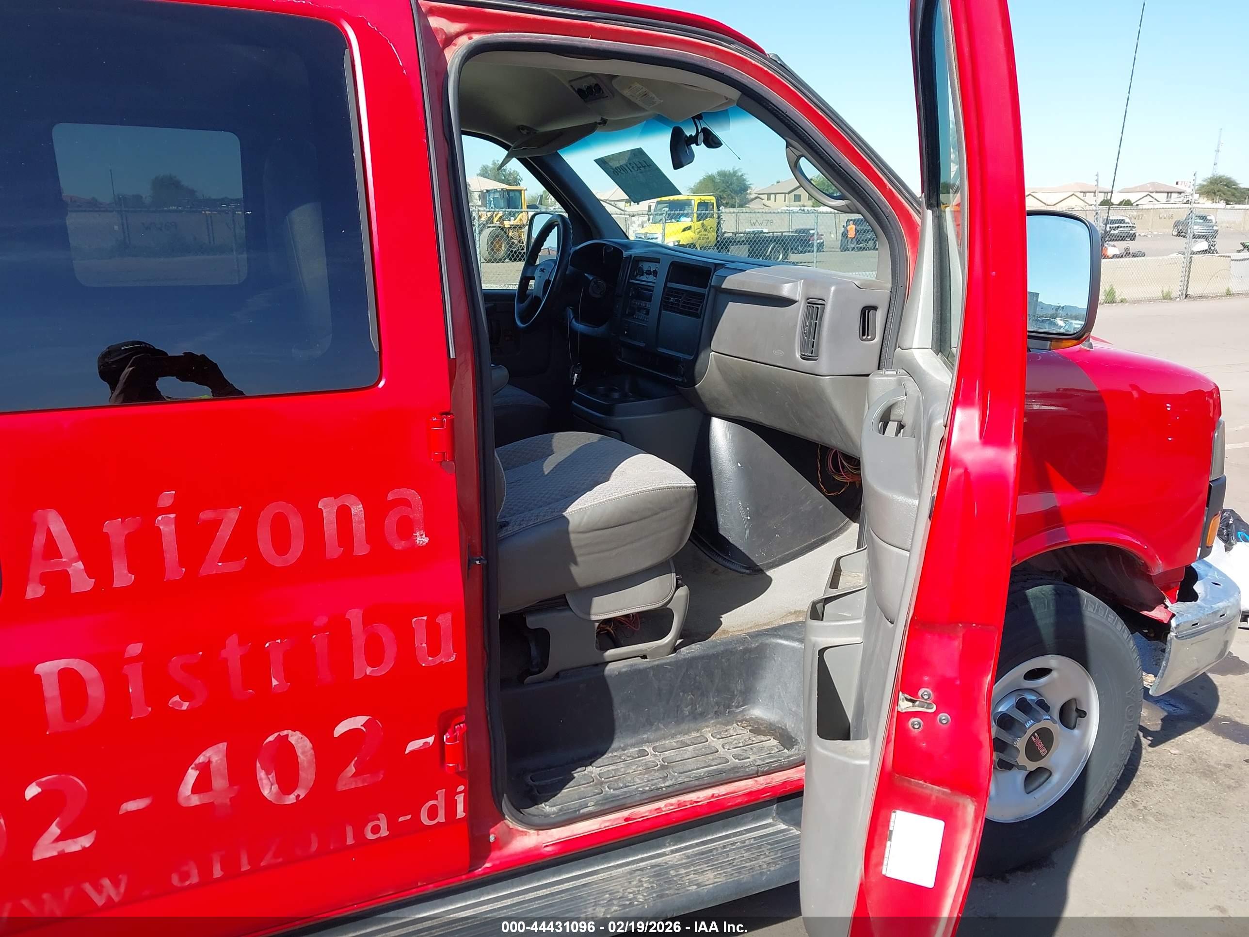 GMC SAVANA image 5