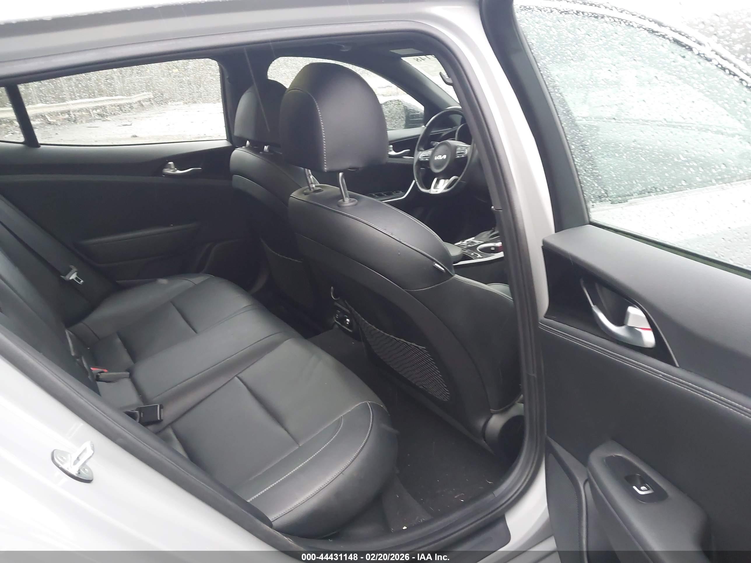 KIA STINGER image 8