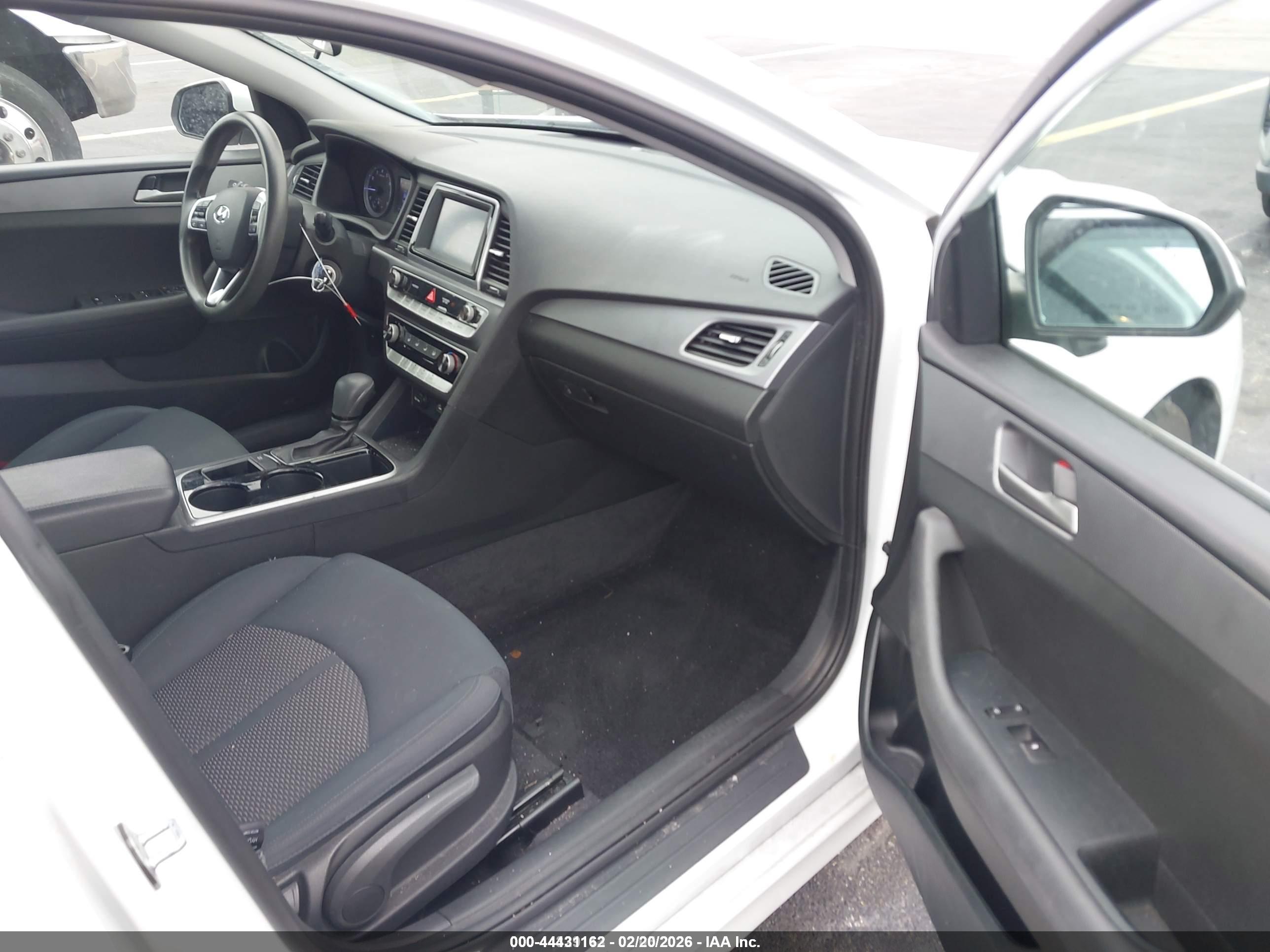 HYUNDAI SONATA image 5