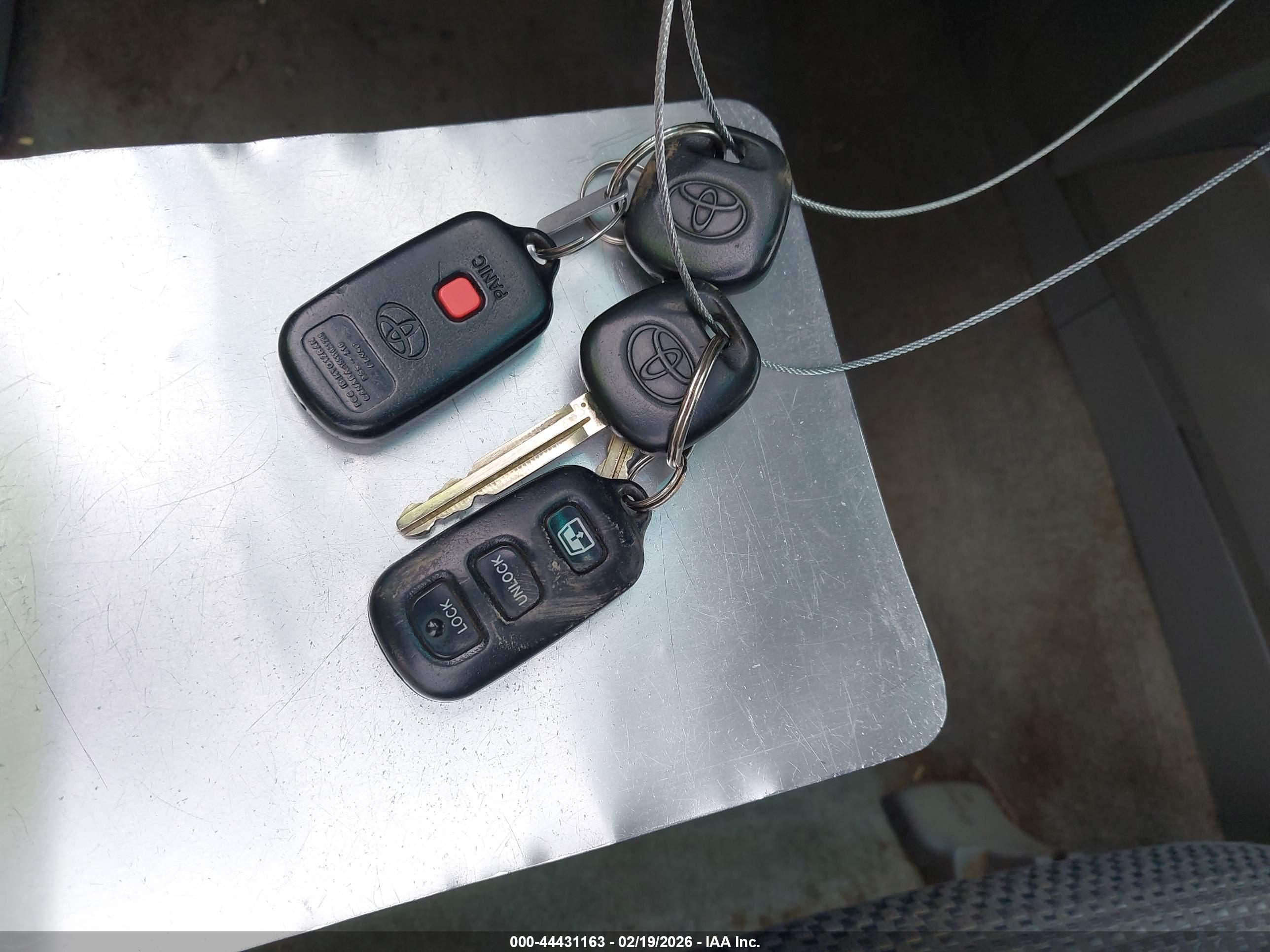 TOYOTA 4RUNNER image 11