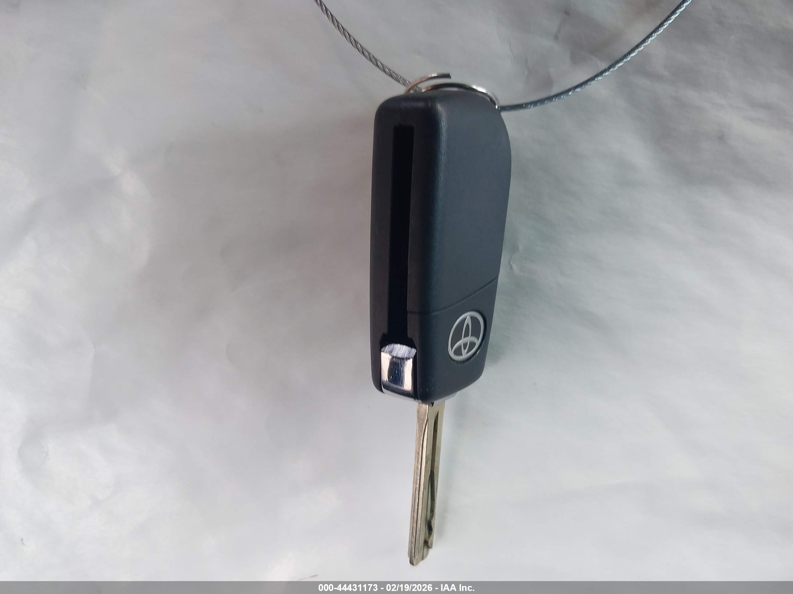 TOYOTA CAMRY image 11