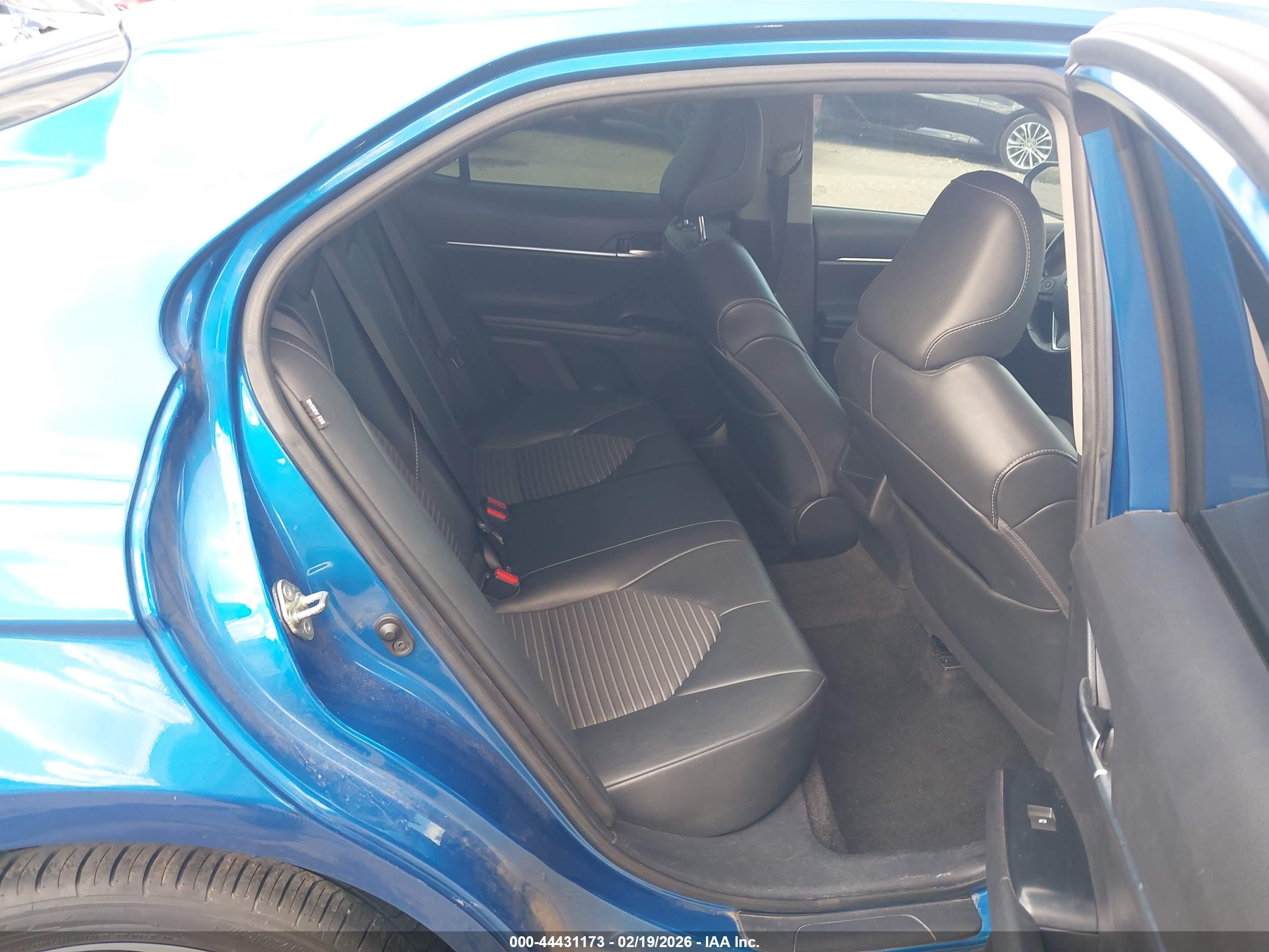 TOYOTA CAMRY image 8