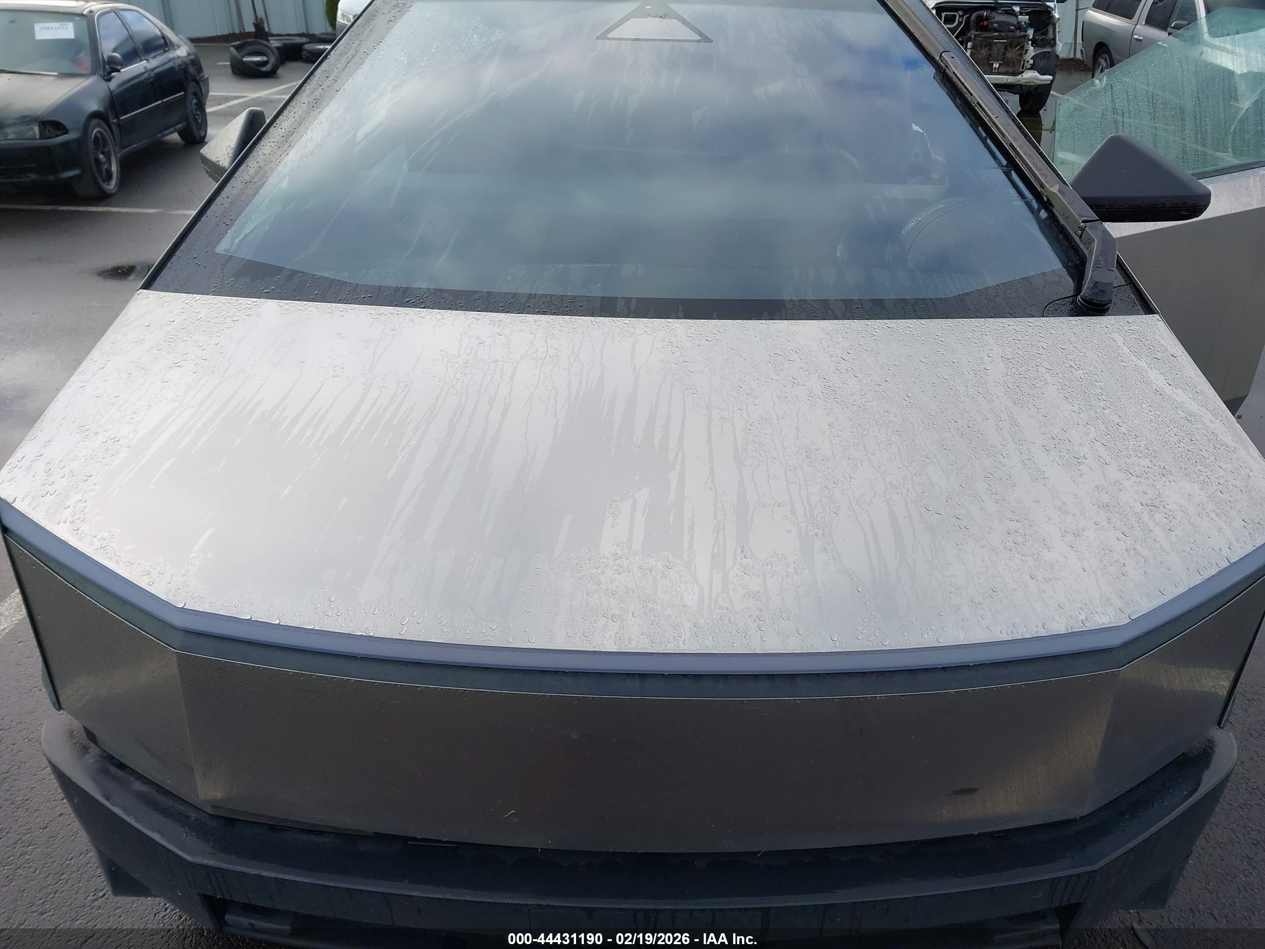 TESLA CYBERTRUCK image 10