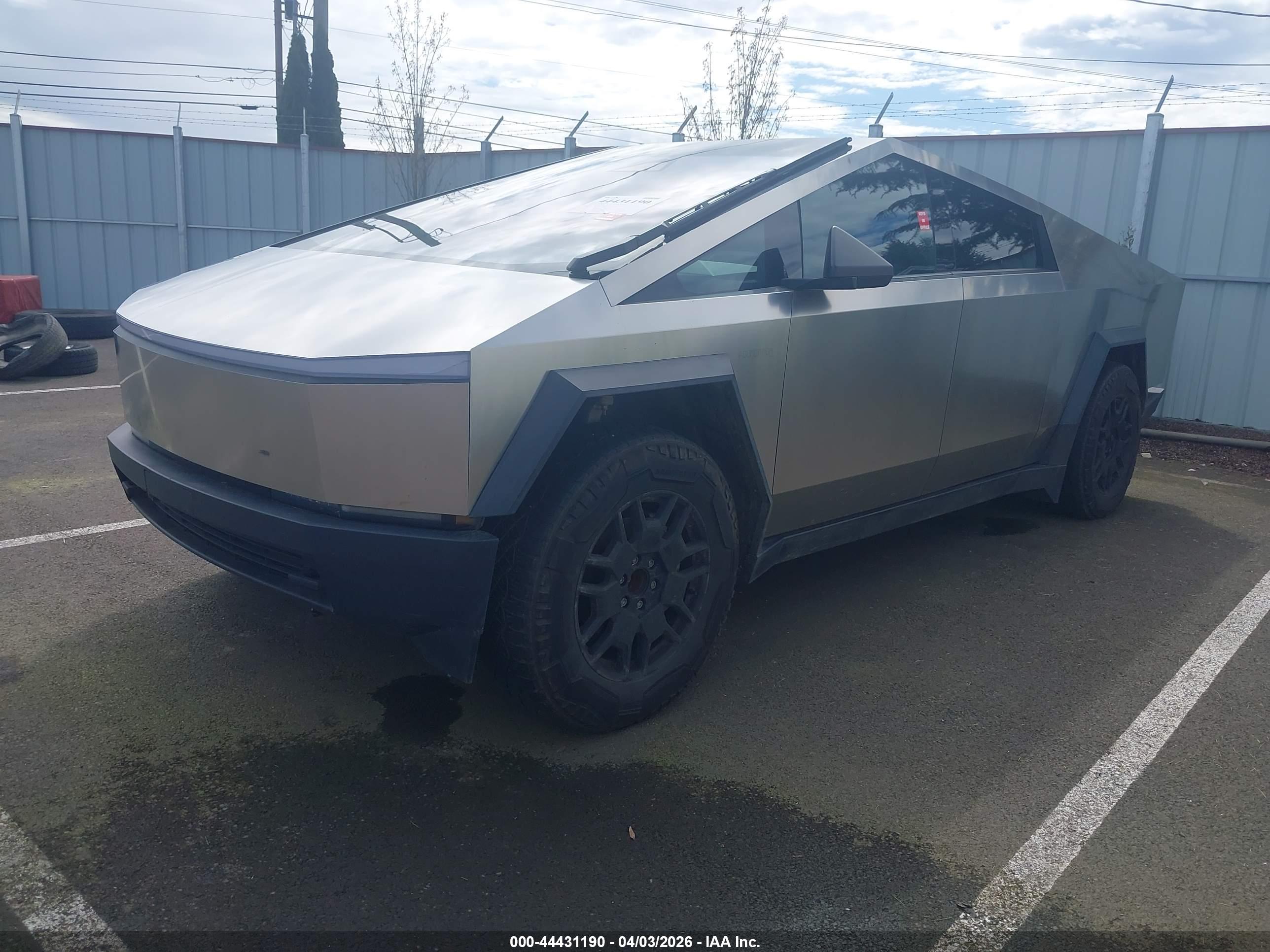 TESLA CYBERTRUCK image 2