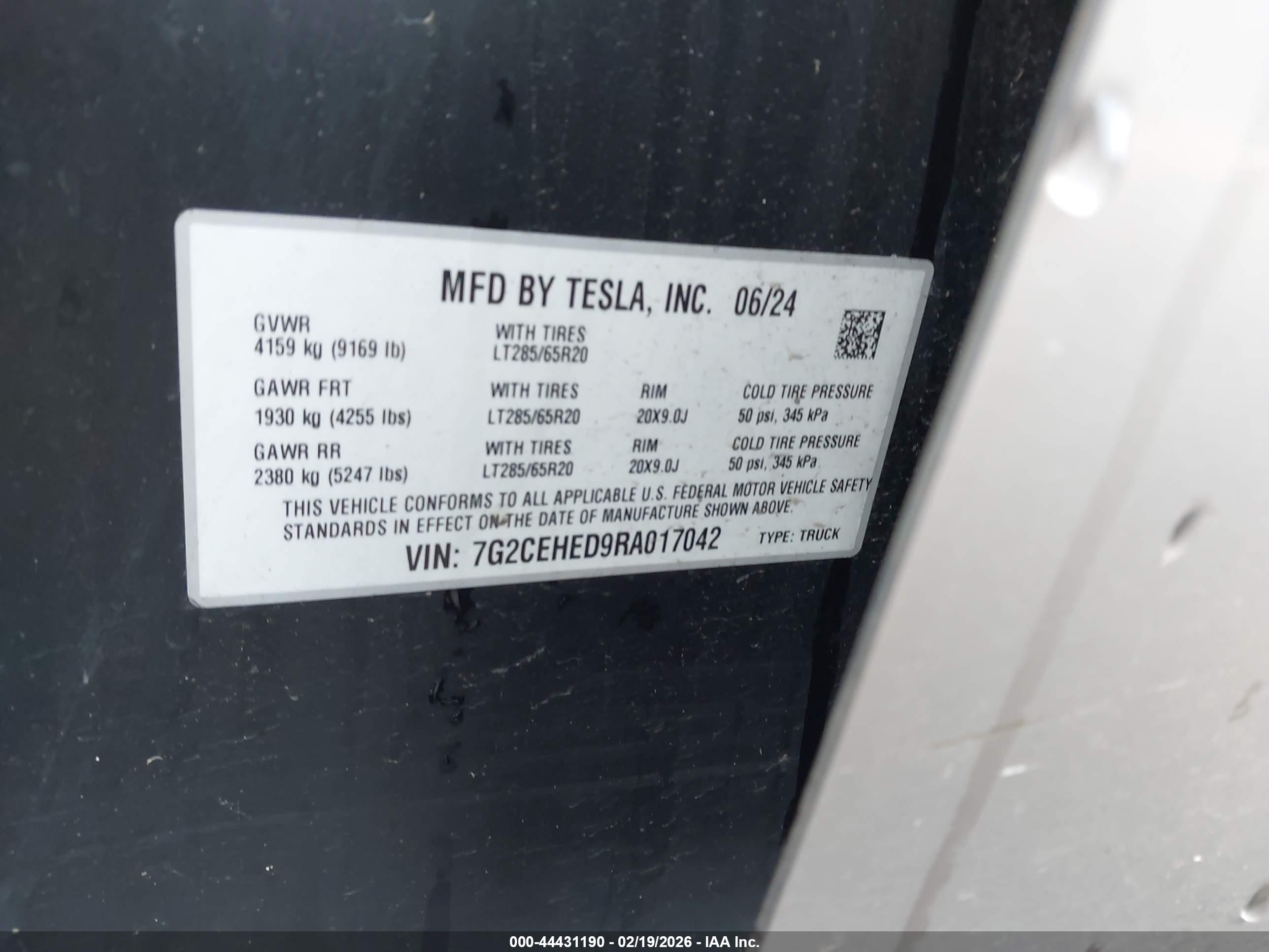 TESLA CYBERTRUCK image 9