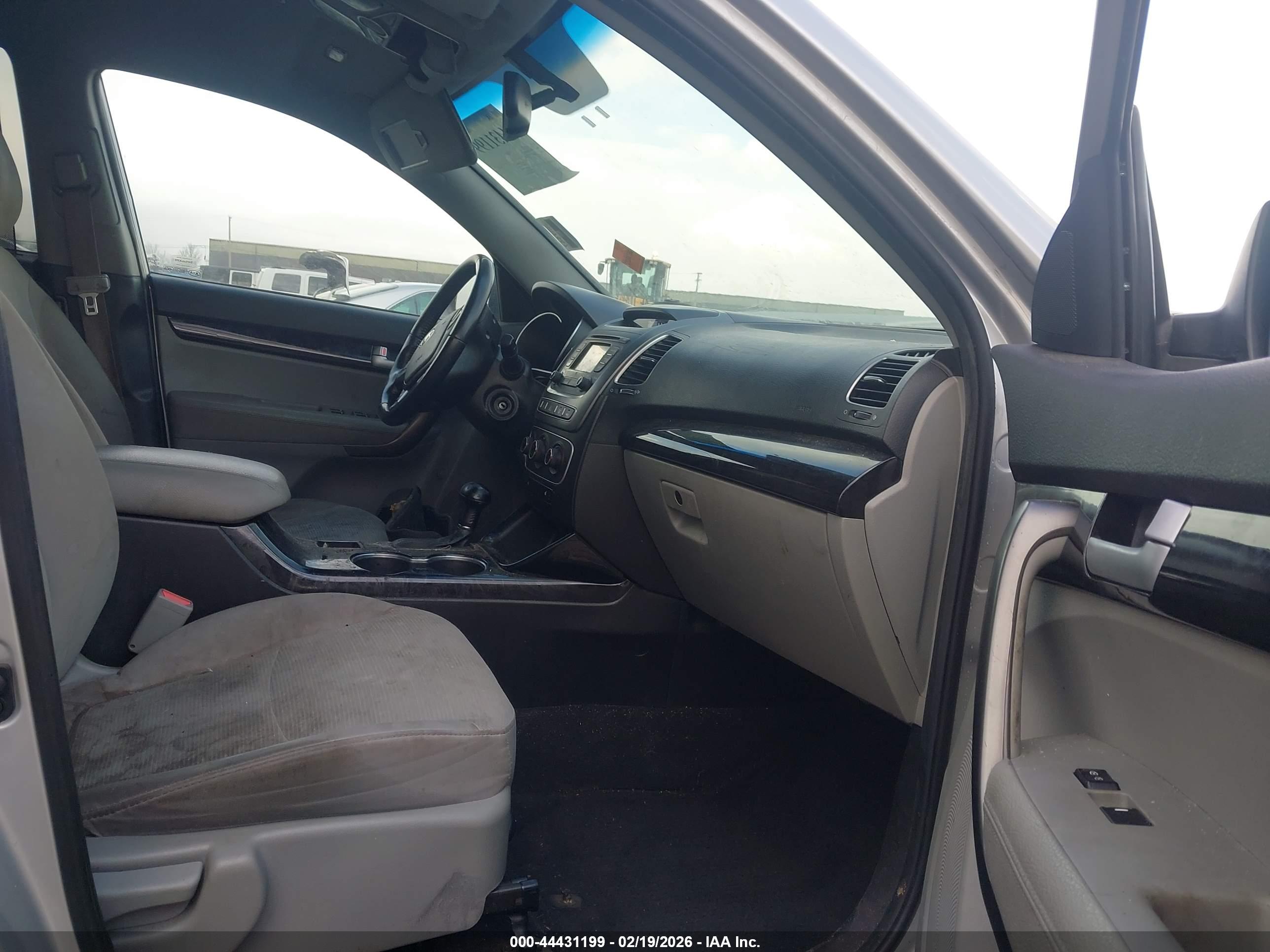KIA SORENTO image 5